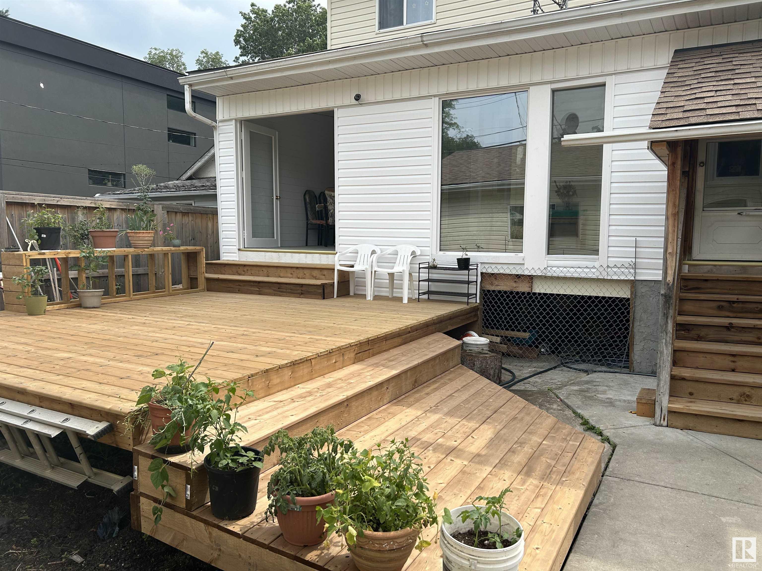      9646 73 AV NW , Edmonton,  ,T6E 1B2 ;  Listing Number: MLS E4417108