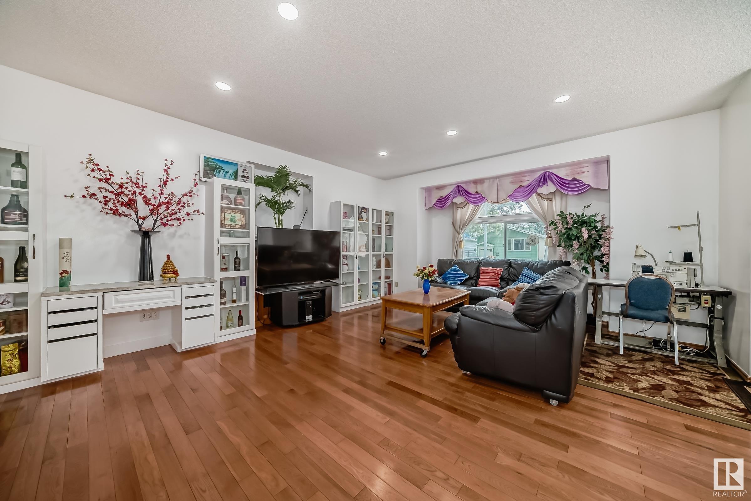      9646 73 AV NW , Edmonton,  ,T6E 1B2 ;  Listing Number: MLS E4417108