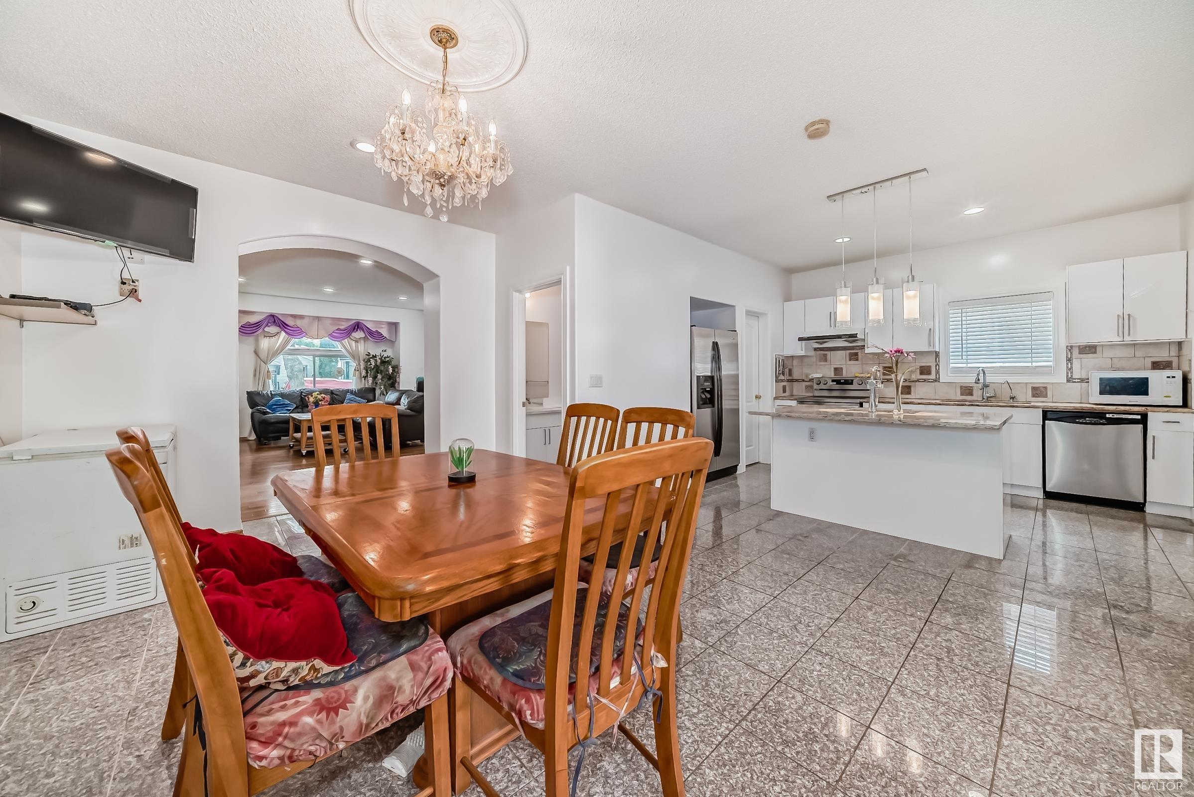      9646 73 AV NW , Edmonton,  ,T6E 1B2 ;  Listing Number: MLS E4417108