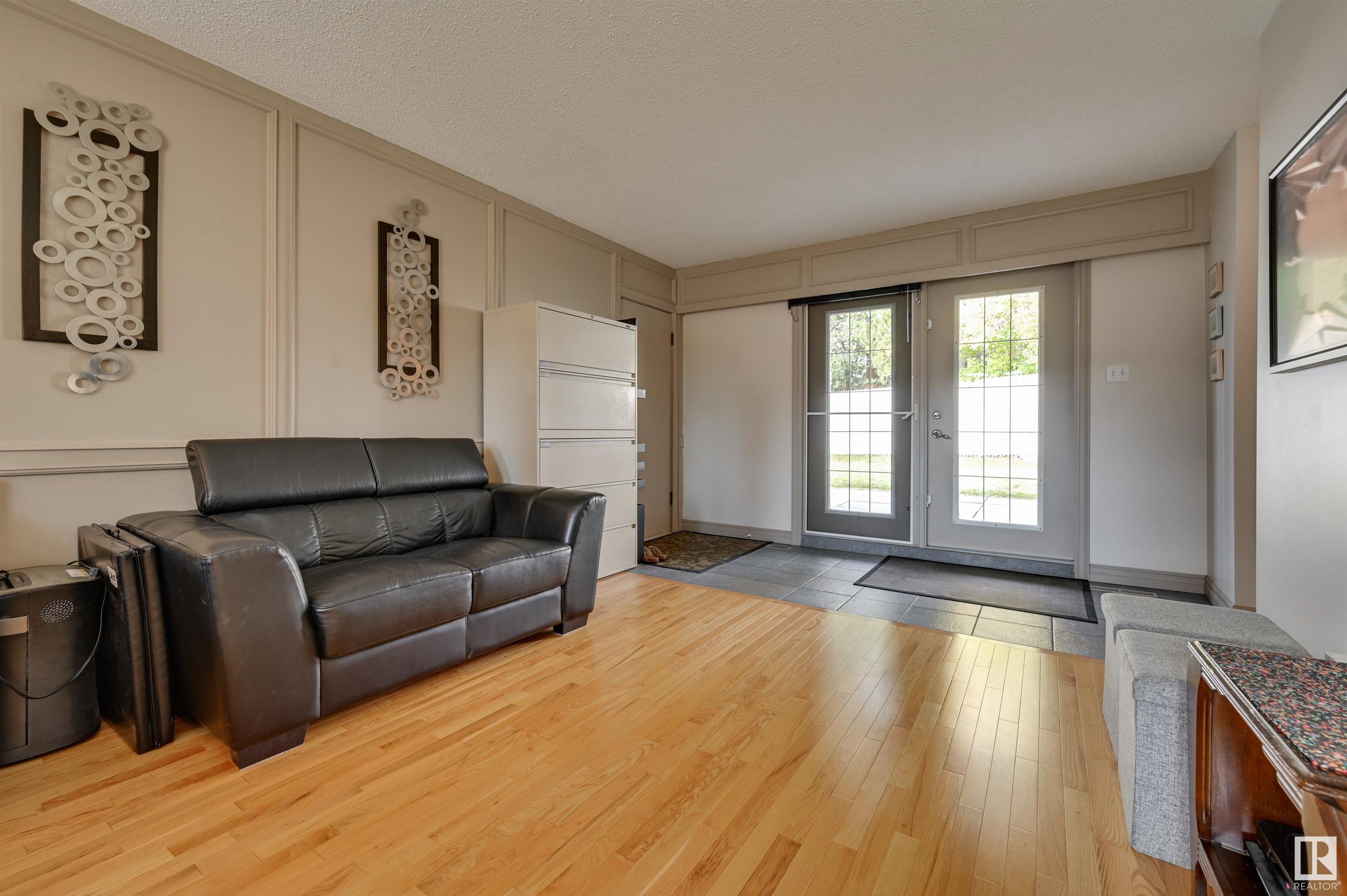      98 VALLEYVIEW CR NW , Edmonton,  ,T5R 5T3 ;  Listing Number: MLS E4417119
