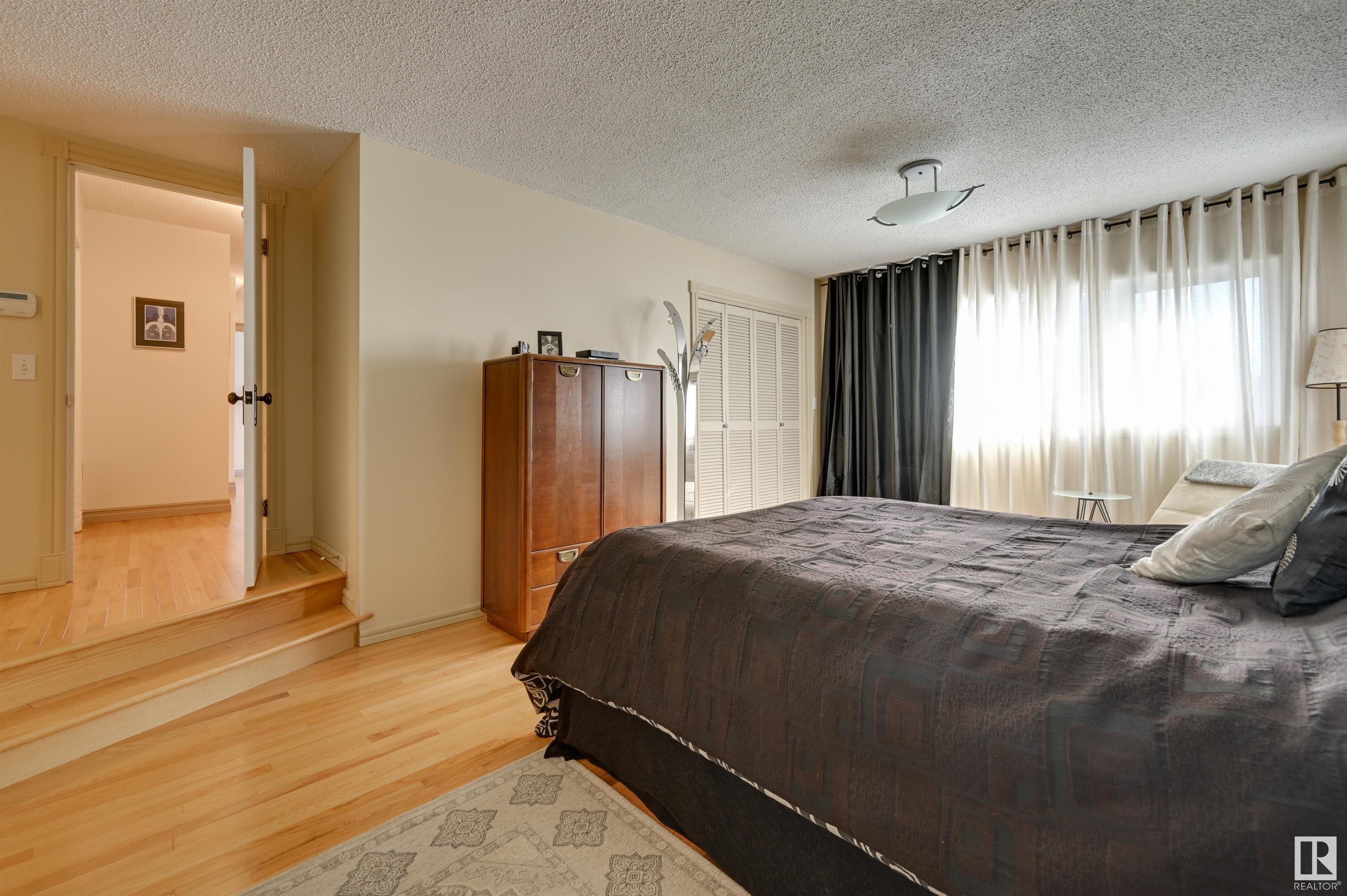      98 VALLEYVIEW CR NW , Edmonton,  ,T5R 5T3 ;  Listing Number: MLS E4417119