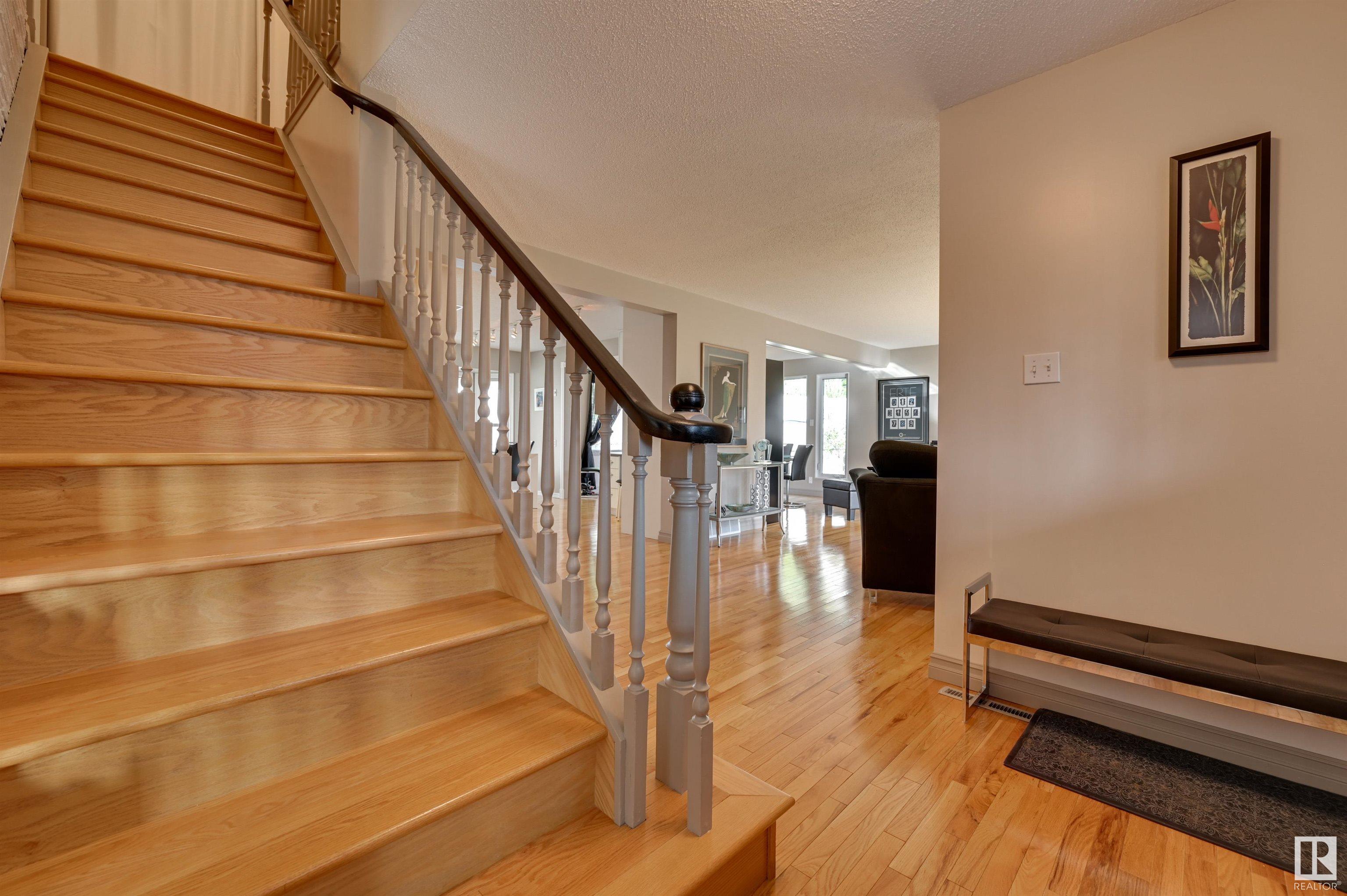      98 VALLEYVIEW CR NW , Edmonton,  ,T5R 5T3 ;  Listing Number: MLS E4417119