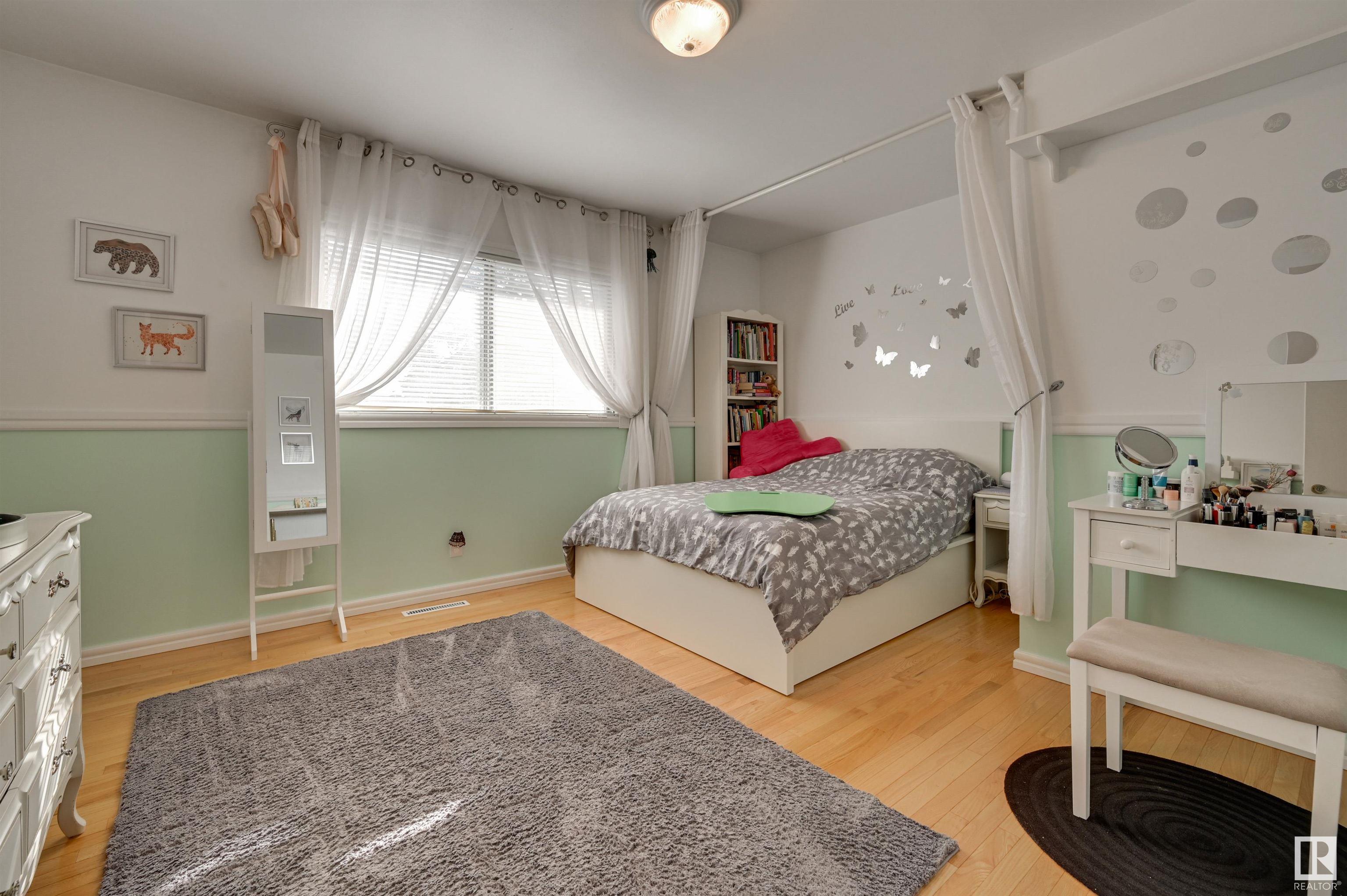      98 VALLEYVIEW CR NW , Edmonton,  ,T5R 5T3 ;  Listing Number: MLS E4417119