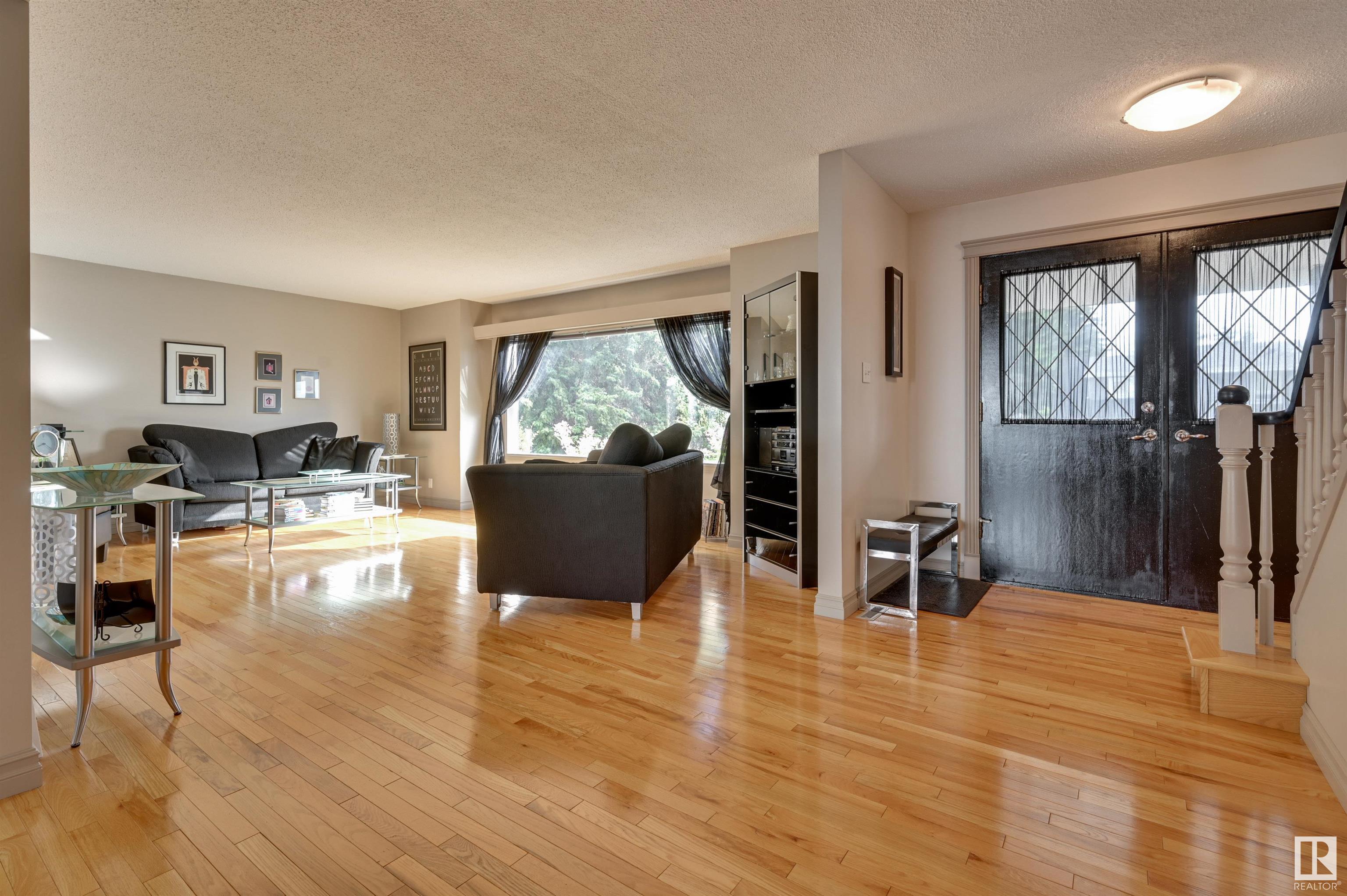      98 VALLEYVIEW CR NW , Edmonton,  ,T5R 5T3 ;  Listing Number: MLS E4417119