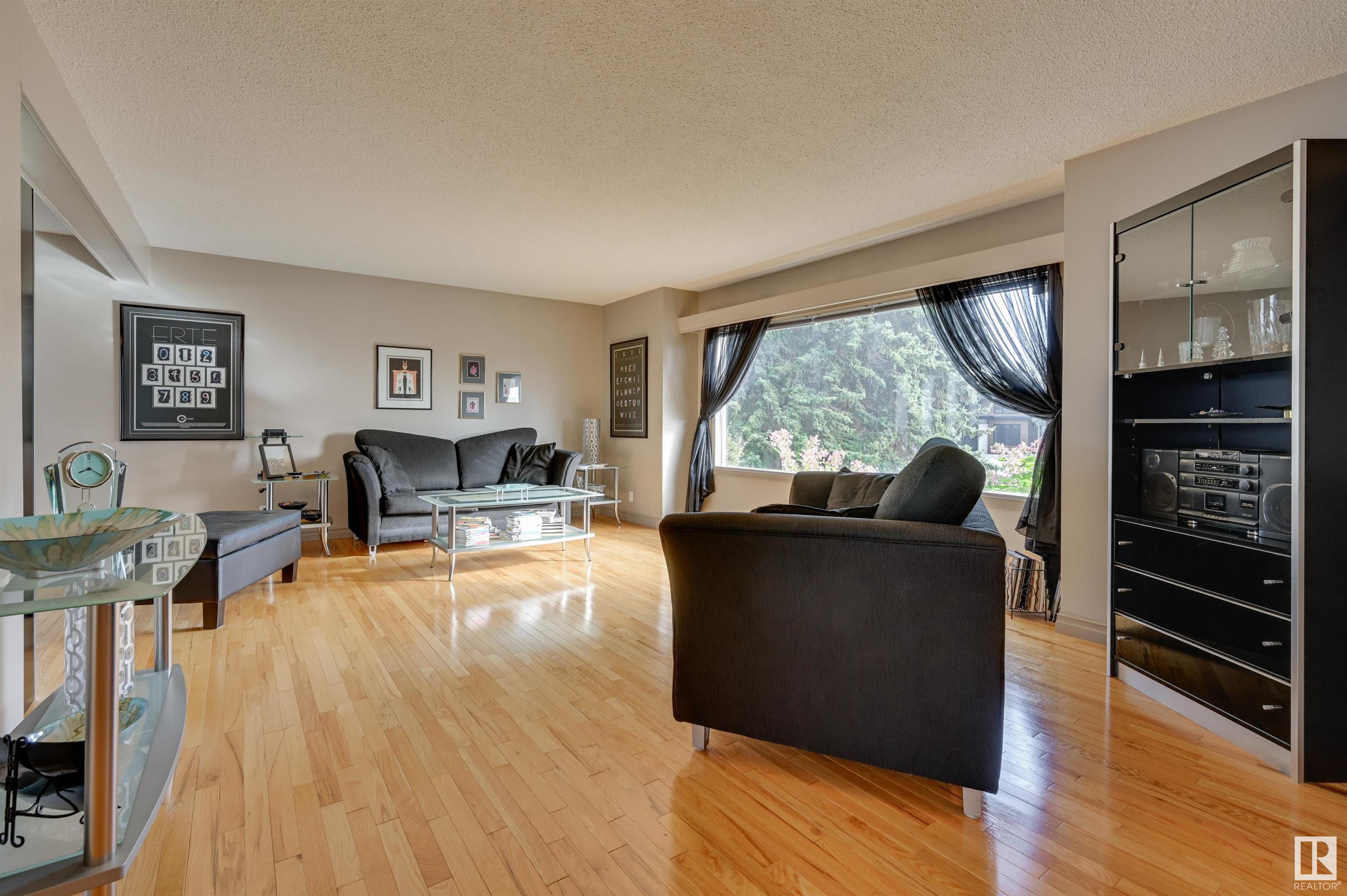      98 VALLEYVIEW CR NW , Edmonton,  ,T5R 5T3 ;  Listing Number: MLS E4417119