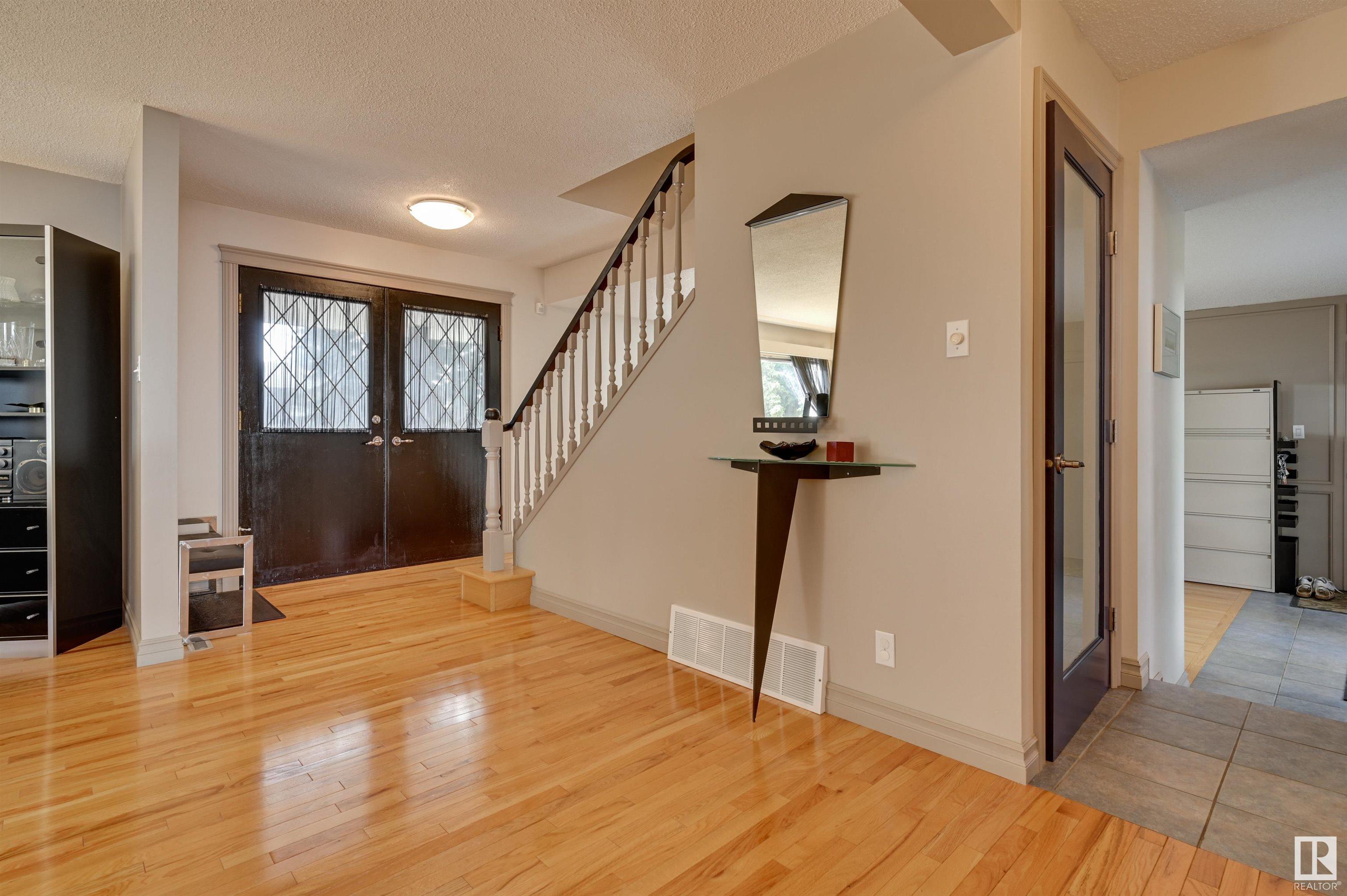      98 VALLEYVIEW CR NW , Edmonton,  ,T5R 5T3 ;  Listing Number: MLS E4417119