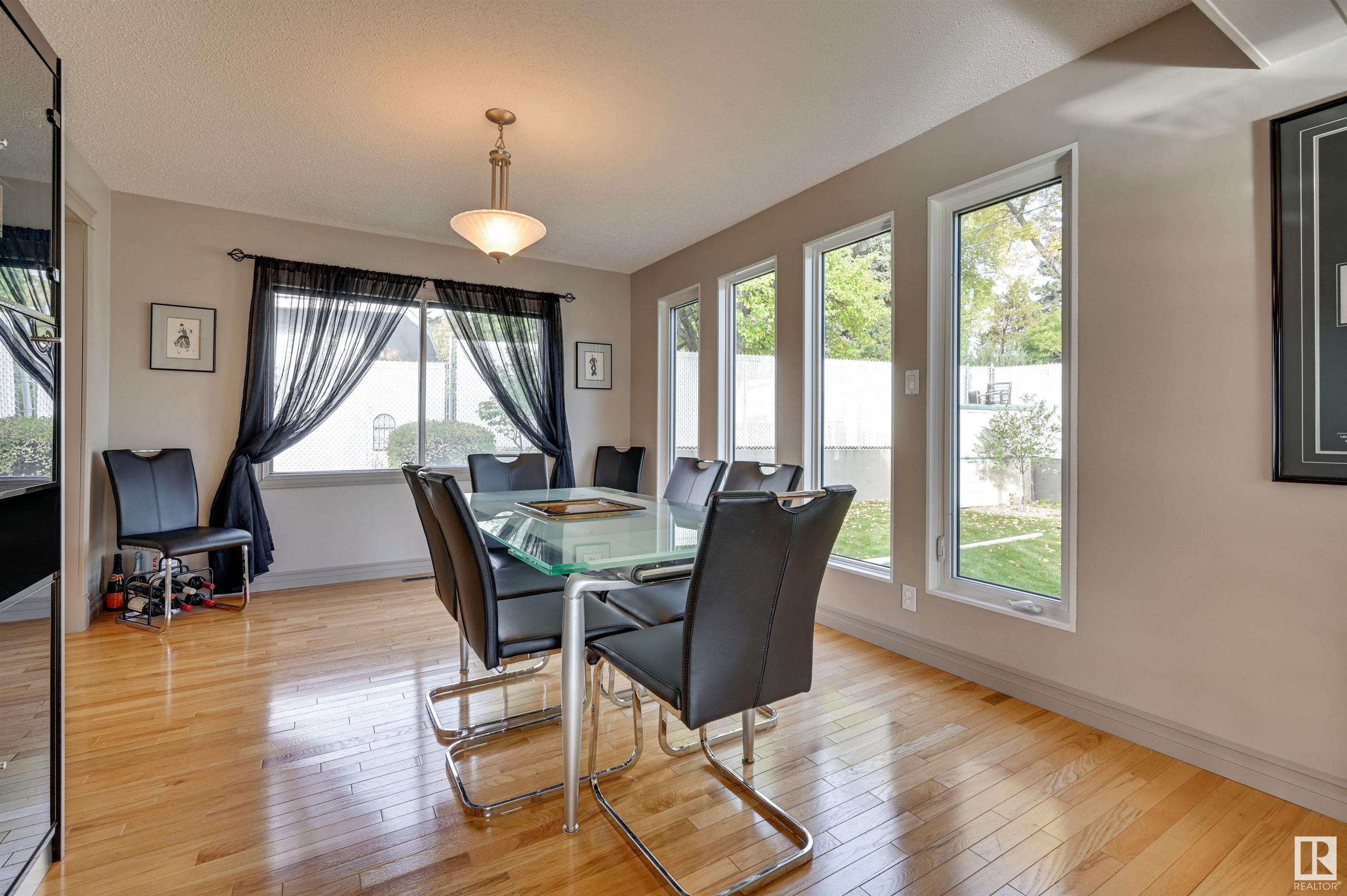      98 VALLEYVIEW CR NW , Edmonton,  ,T5R 5T3 ;  Listing Number: MLS E4417119