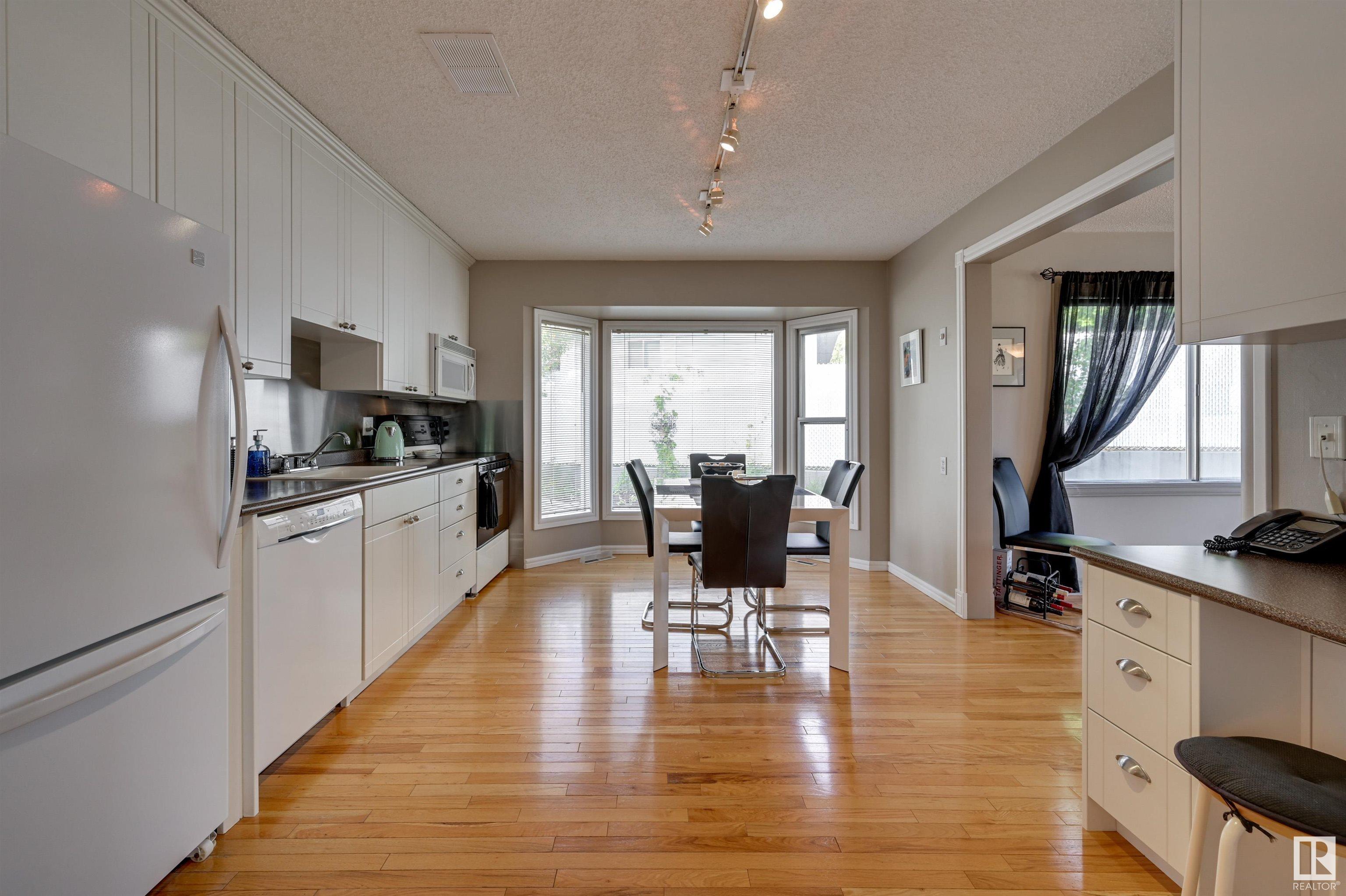      98 VALLEYVIEW CR NW , Edmonton,  ,T5R 5T3 ;  Listing Number: MLS E4417119