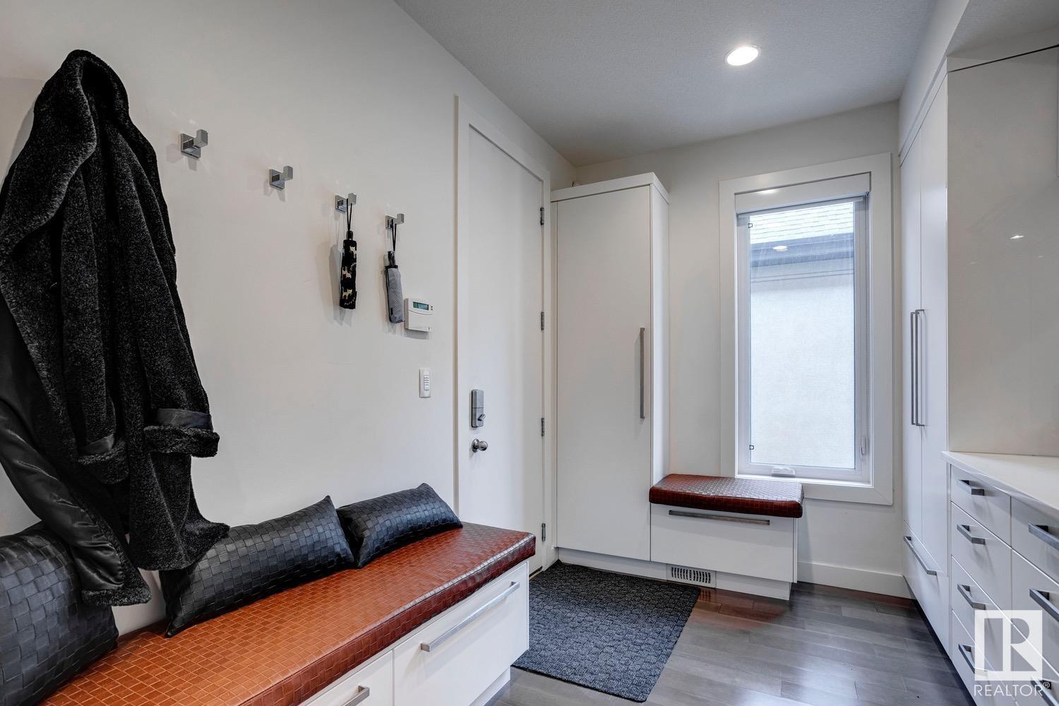      607 HOWATT DR SW SW , Edmonton,  ,T6W 2T6 ;  Listing Number: MLS E4417215