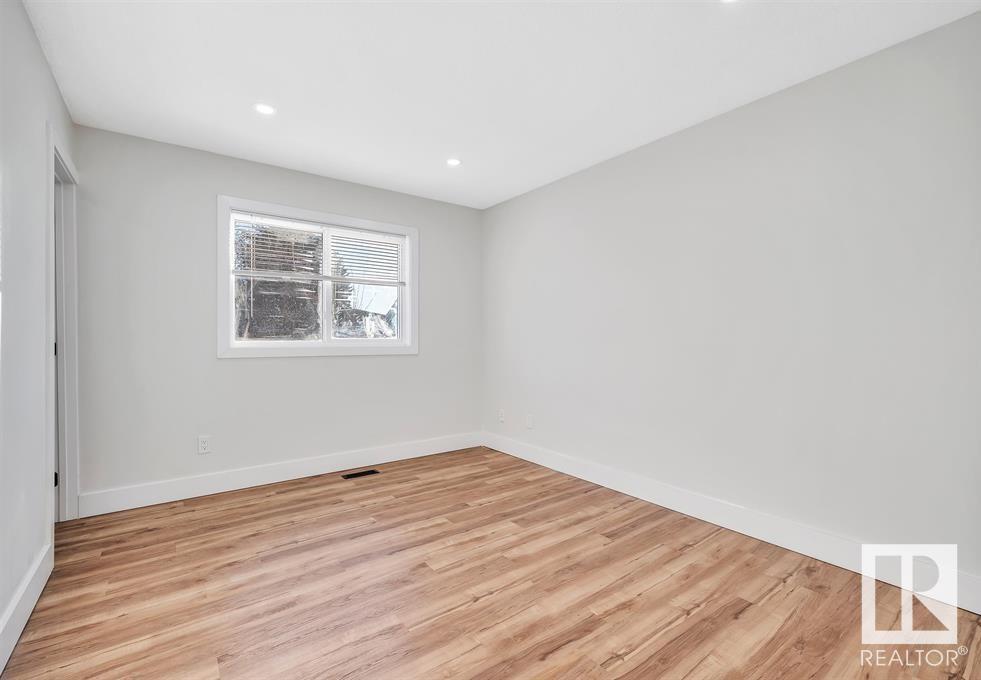      #UPPER 9907 170 AV NW , Edmonton,  ,T5X 3G3 ;  Listing Number: MLS E4417281