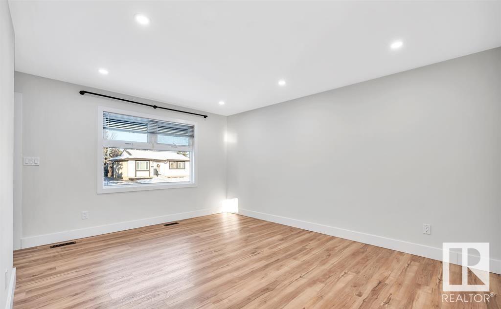      #UPPER 9907 170 AV NW , Edmonton,  ,T5X 3G3 ;  Listing Number: MLS E4417281