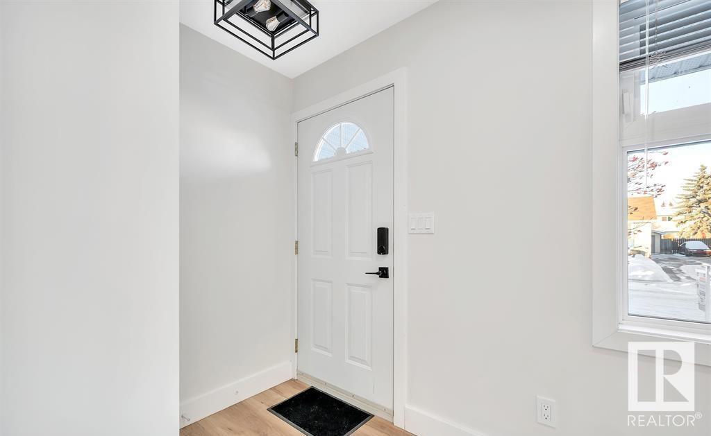      #UPPER 9907 170 AV NW , Edmonton,  ,T5X 3G3 ;  Listing Number: MLS E4417281