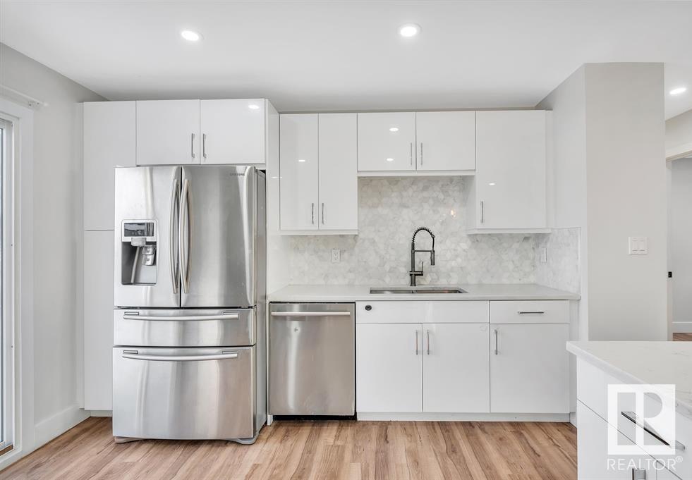      #UPPER 9907 170 AV NW , Edmonton,  ,T5X 3G3 ;  Listing Number: MLS E4417281
