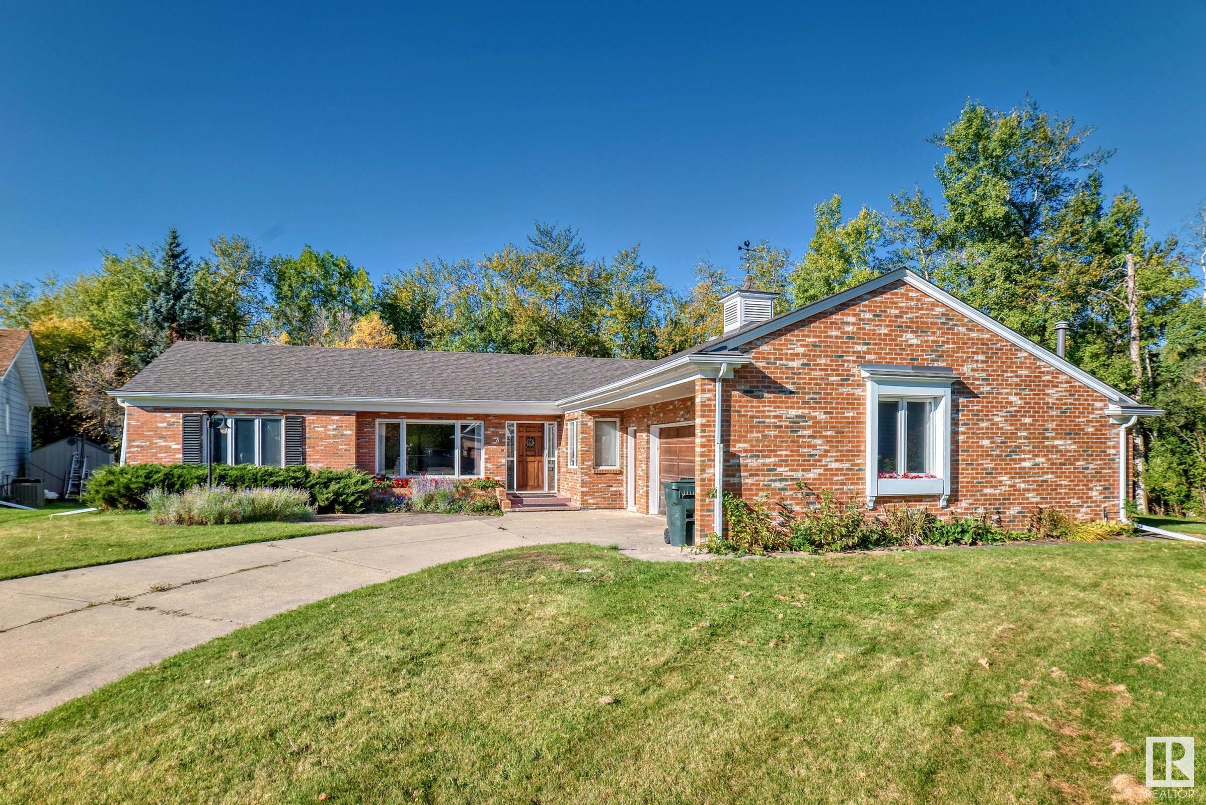 Photo 2 at 8 Morel Crescent, Millgrove, Spruce Grove
