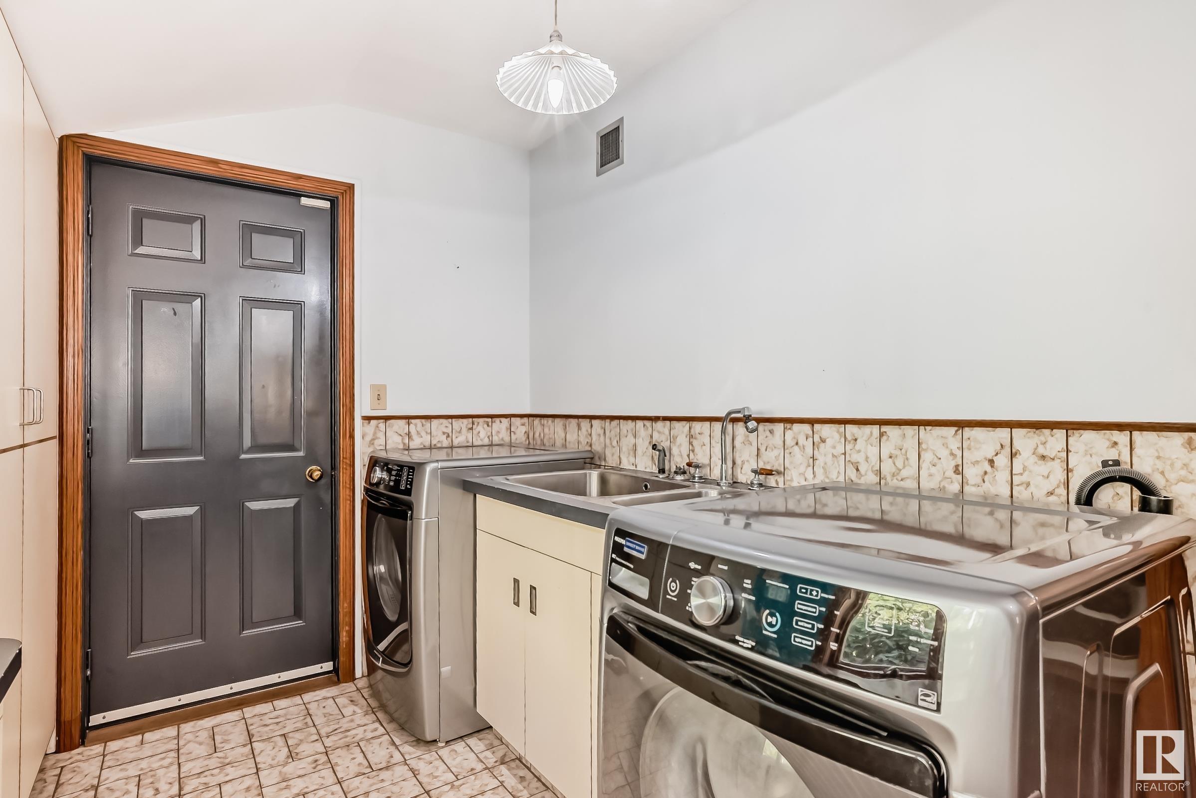 Photo 14 at 8 Morel Crescent, Millgrove, Spruce Grove