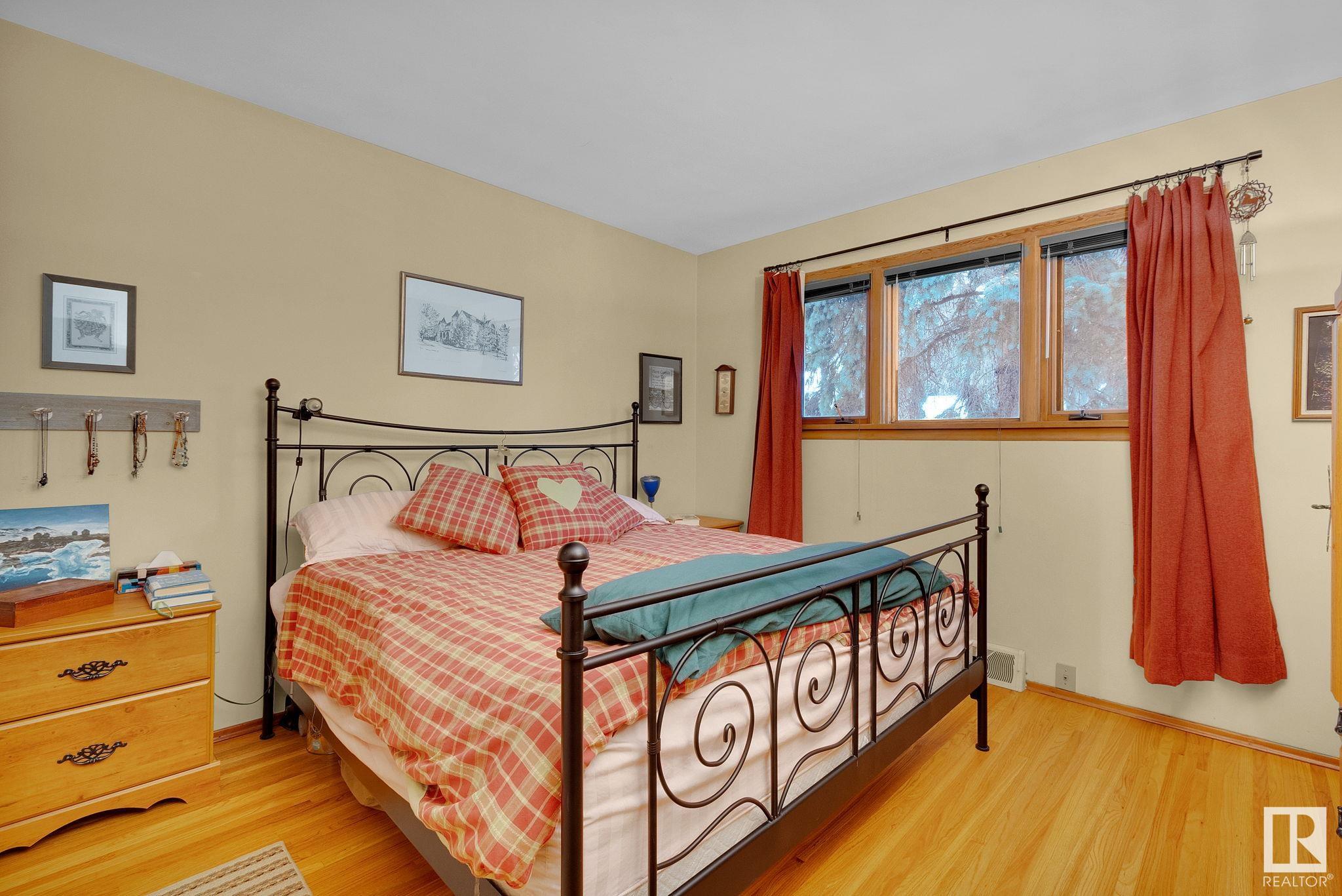      11105 69 ST NW , Edmonton,  ,T5B 1R3 ;  Listing Number: MLS E4417400