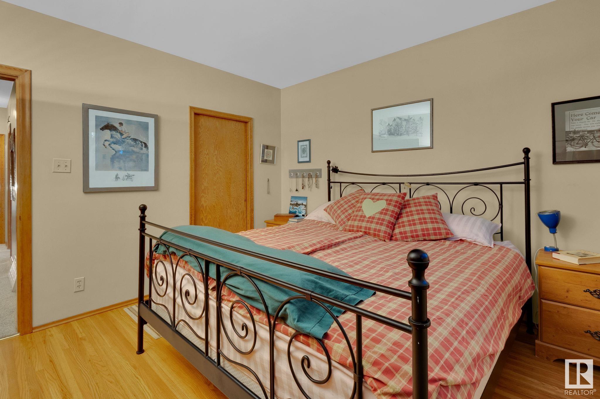      11105 69 ST NW , Edmonton,  ,T5B 1R3 ;  Listing Number: MLS E4417400