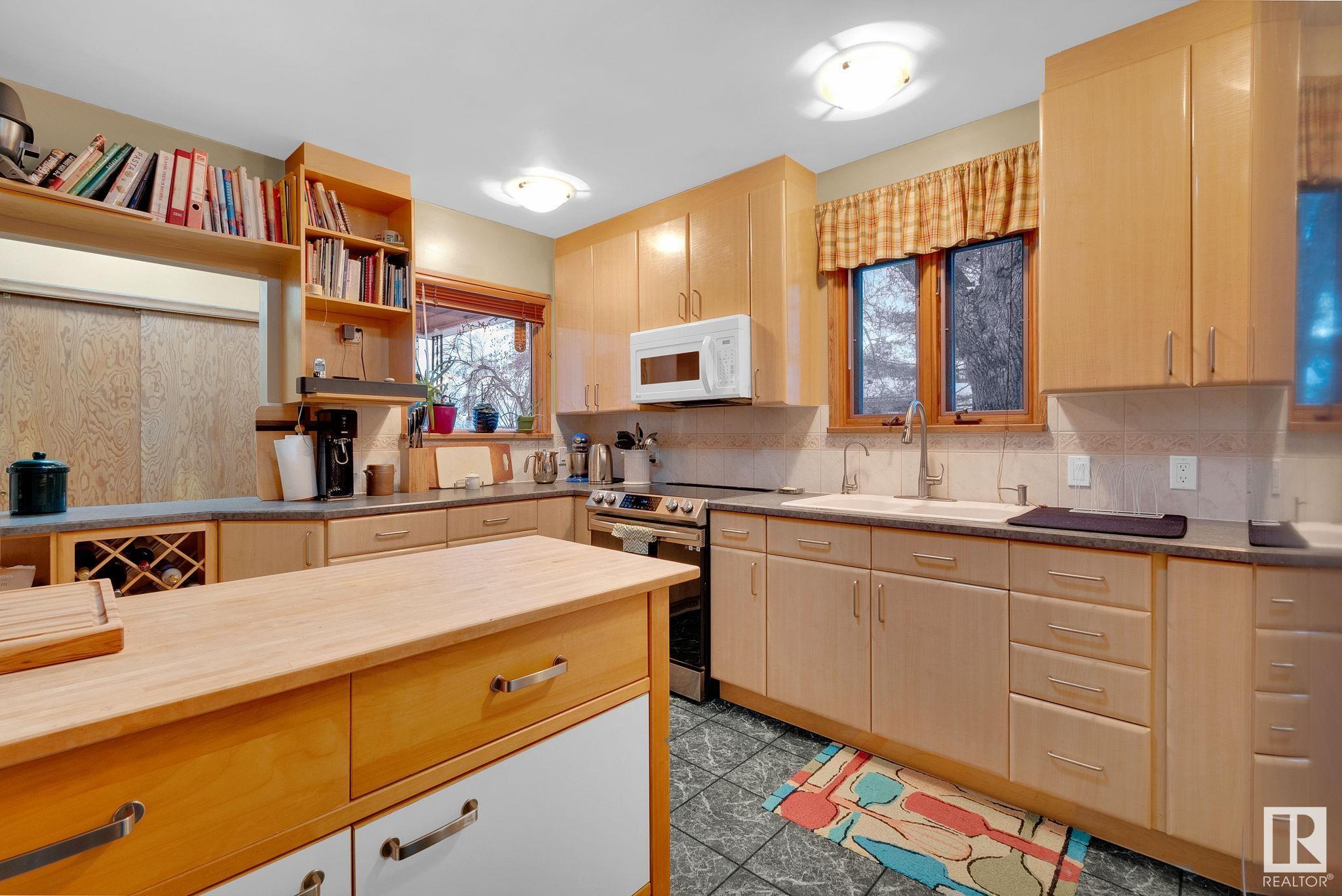      11105 69 ST NW , Edmonton,  ,T5B 1R3 ;  Listing Number: MLS E4417400