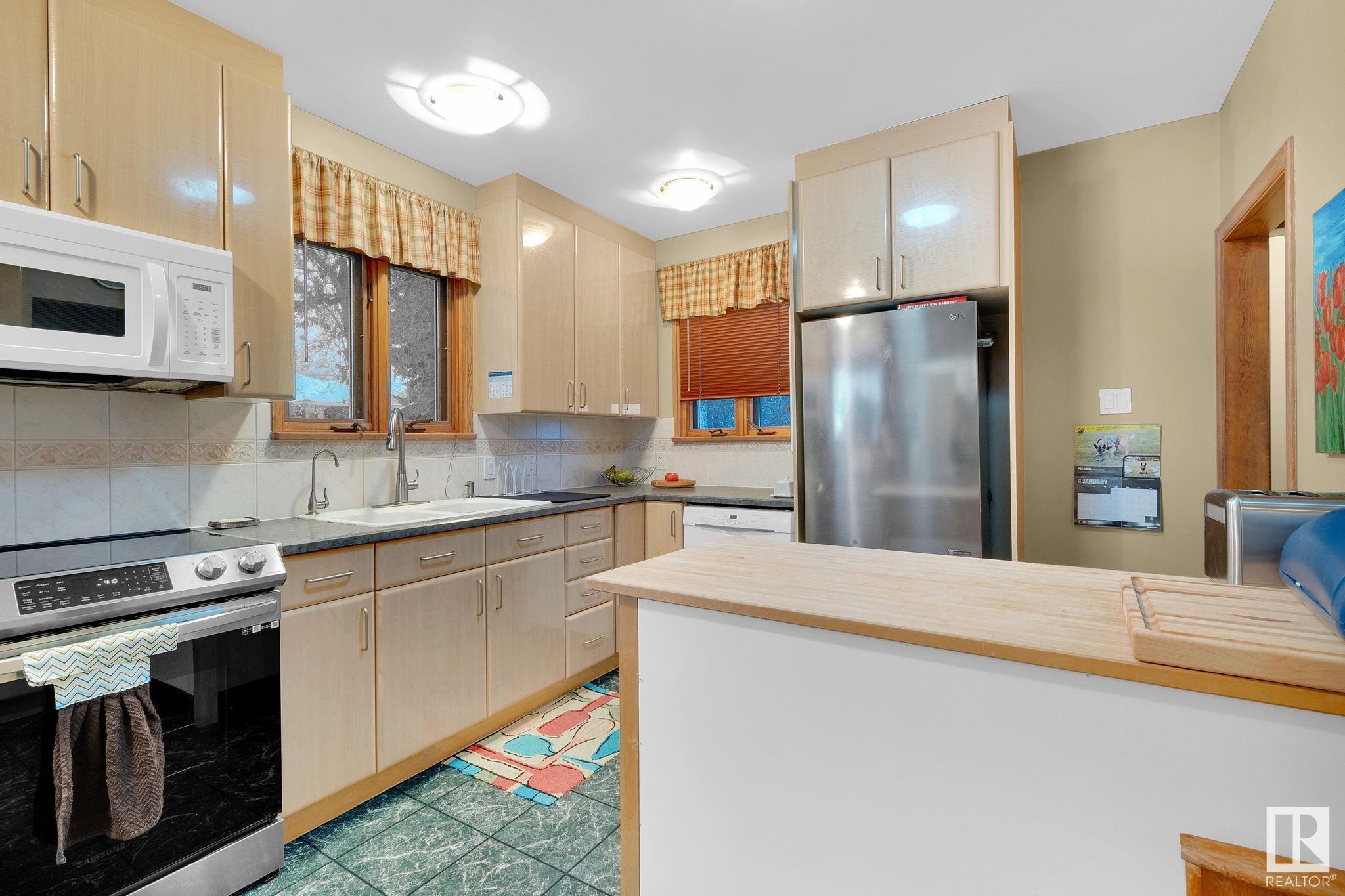      11105 69 ST NW , Edmonton,  ,T5B 1R3 ;  Listing Number: MLS E4417400