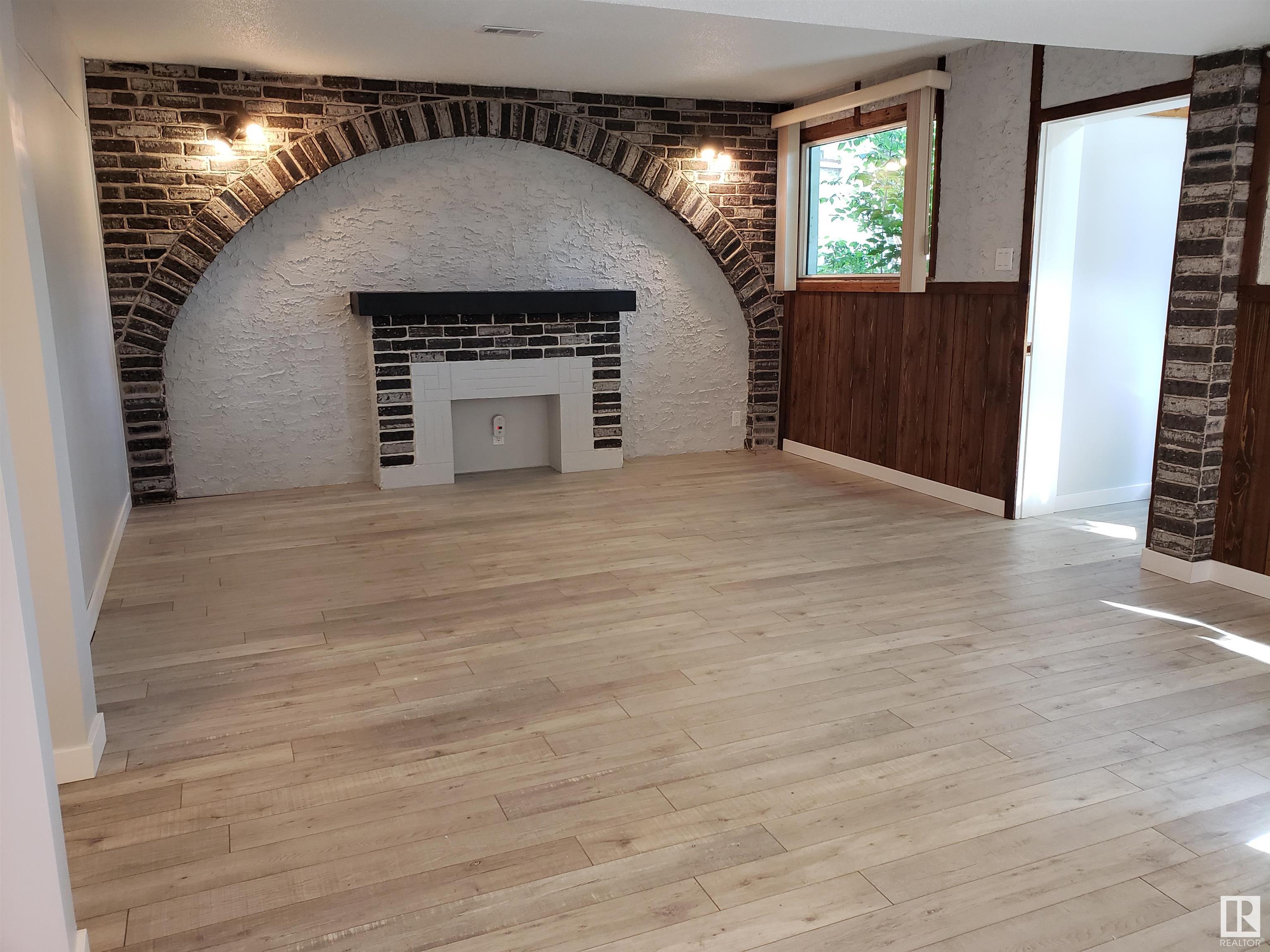      9848 87 Avenue NW , Edmonton,  ,T6E 2N6 ;  Listing Number: MLS E4417418
