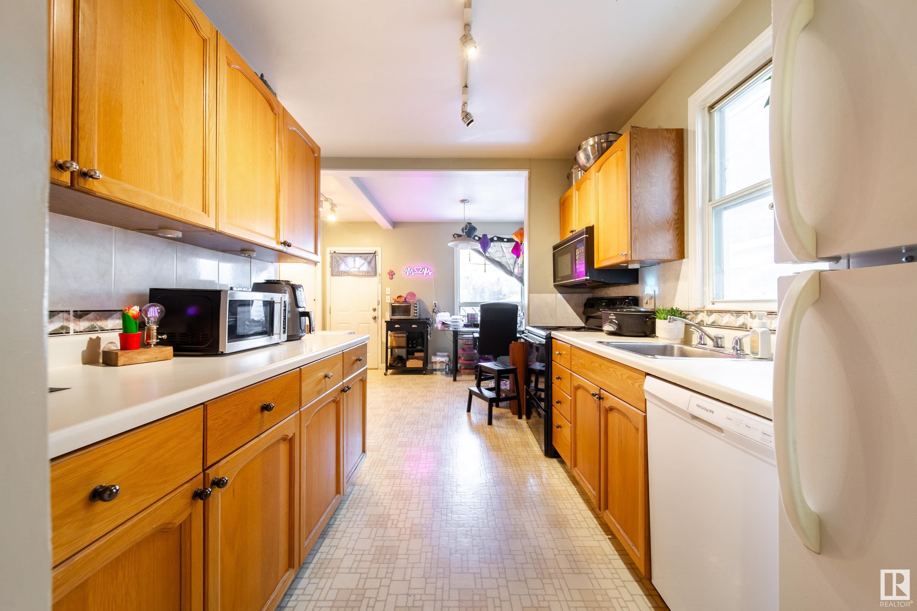      9848 87 Avenue NW , Edmonton,  ,T6E 2N6 ;  Listing Number: MLS E4417418