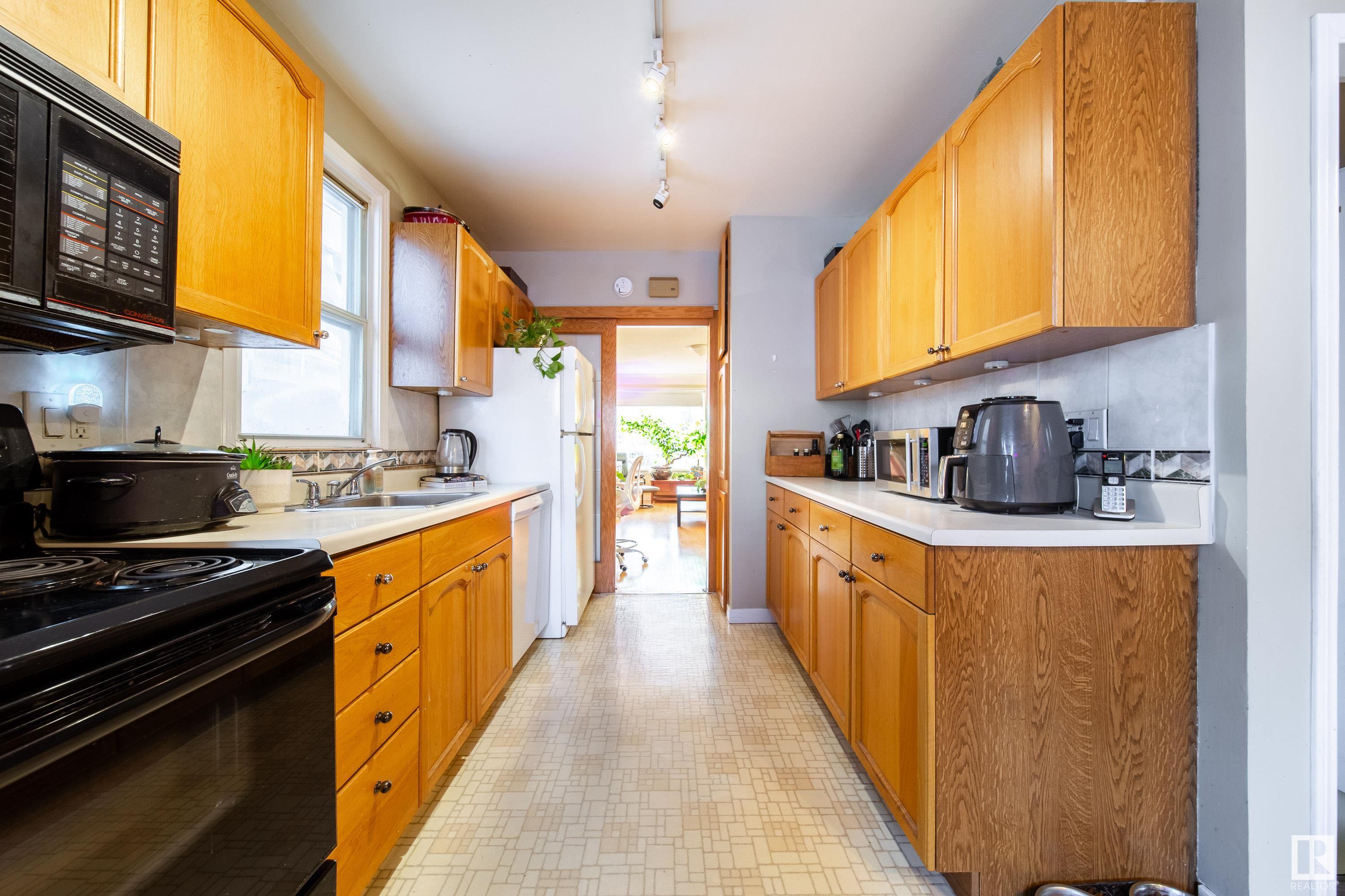      9848 87 Avenue NW , Edmonton,  ,T6E 2N6 ;  Listing Number: MLS E4417418