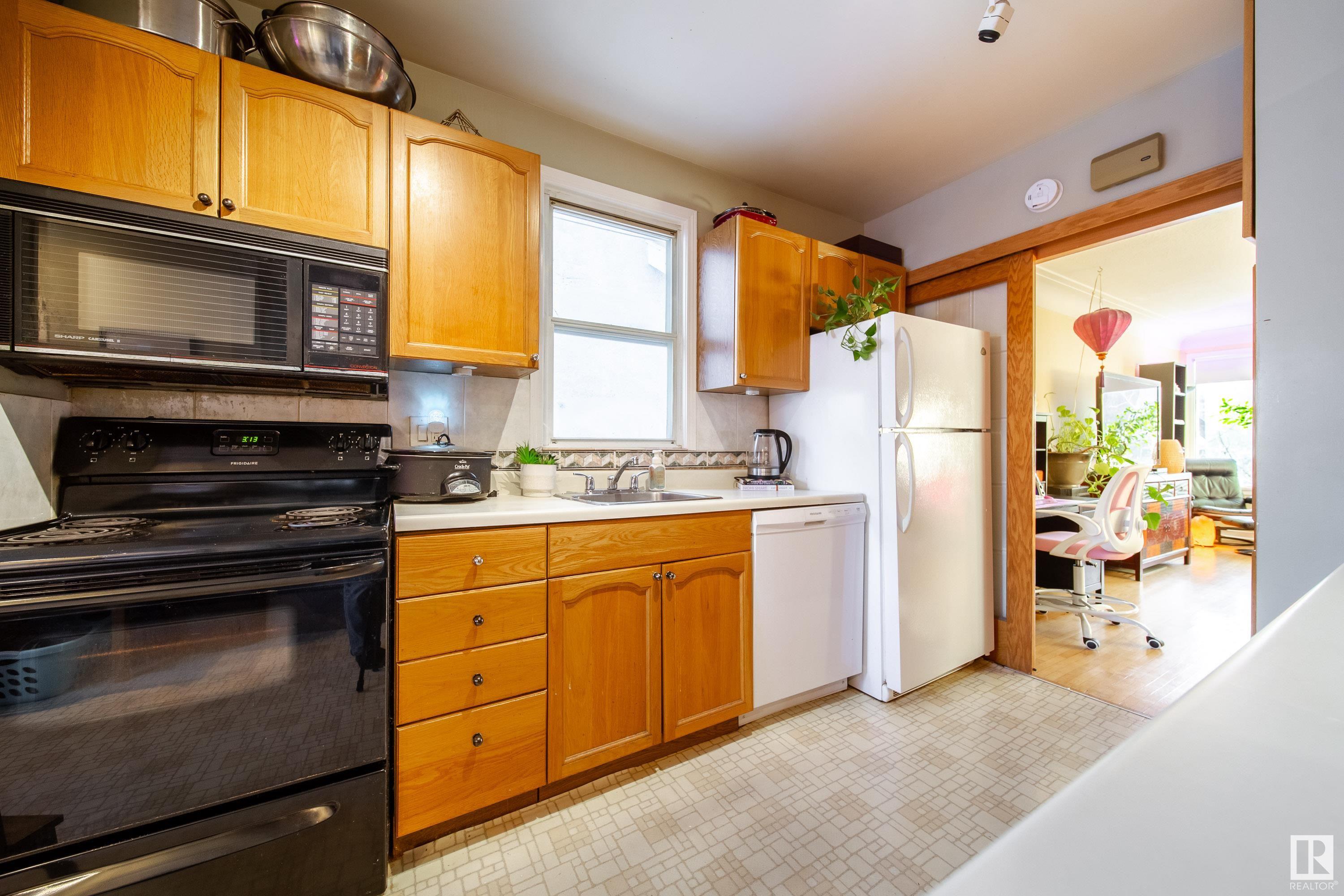      9848 87 Avenue NW , Edmonton,  ,T6E 2N6 ;  Listing Number: MLS E4417418