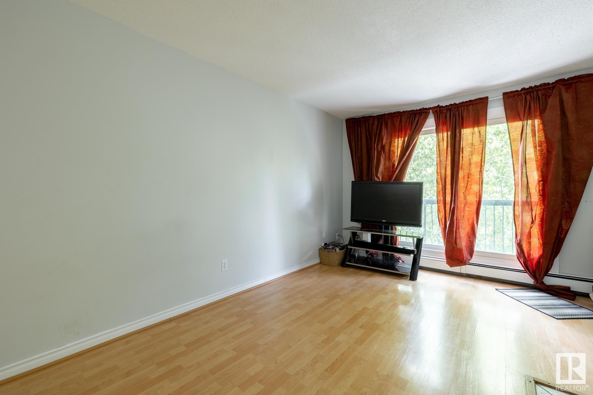      #304 10420 93 ST NW , Edmonton,  ,T5H 1X7 ;  Listing Number: MLS E4417427