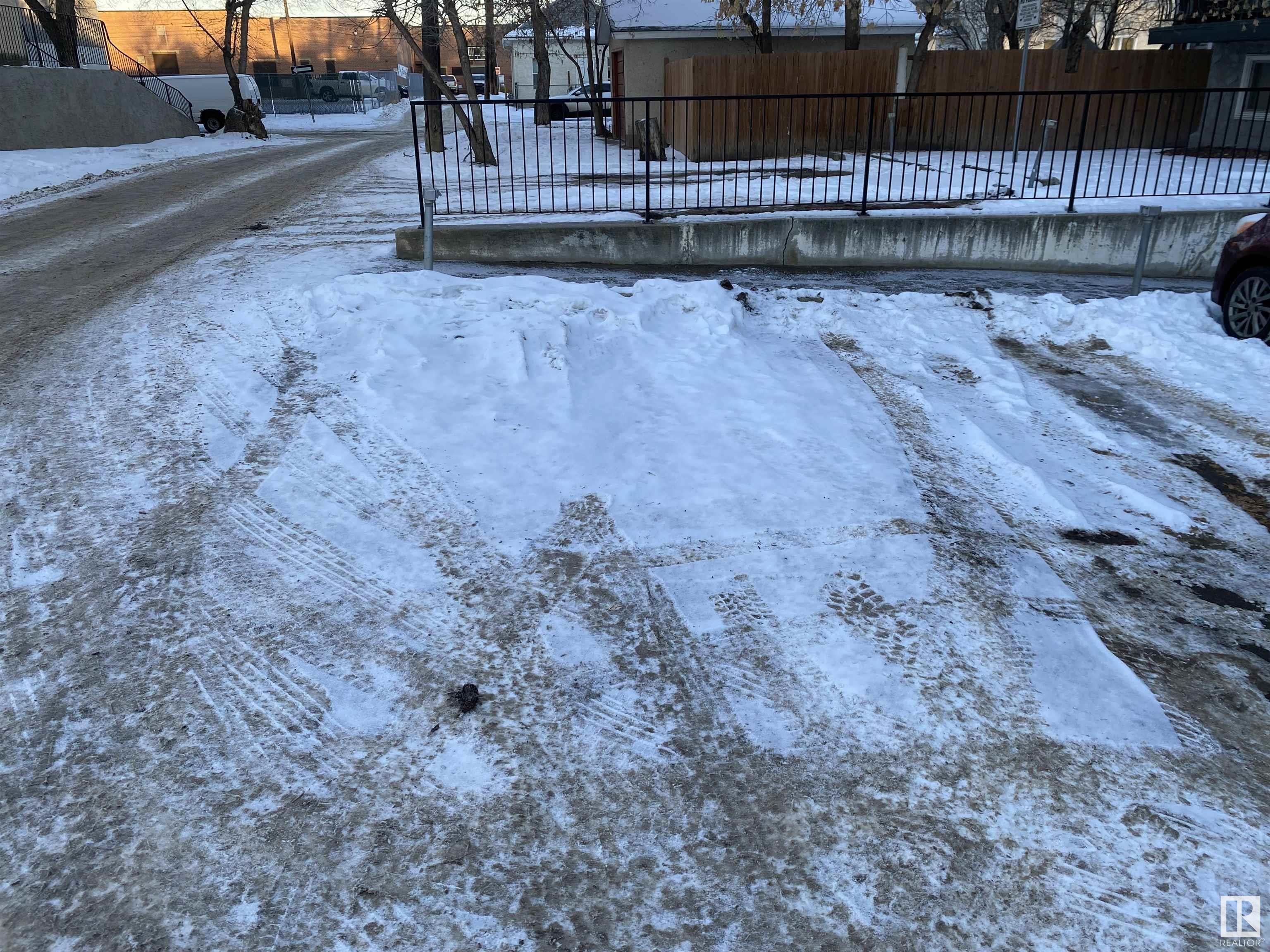      #304 10420 93 ST NW , Edmonton,  ,T5H 1X7 ;  Listing Number: MLS E4417427