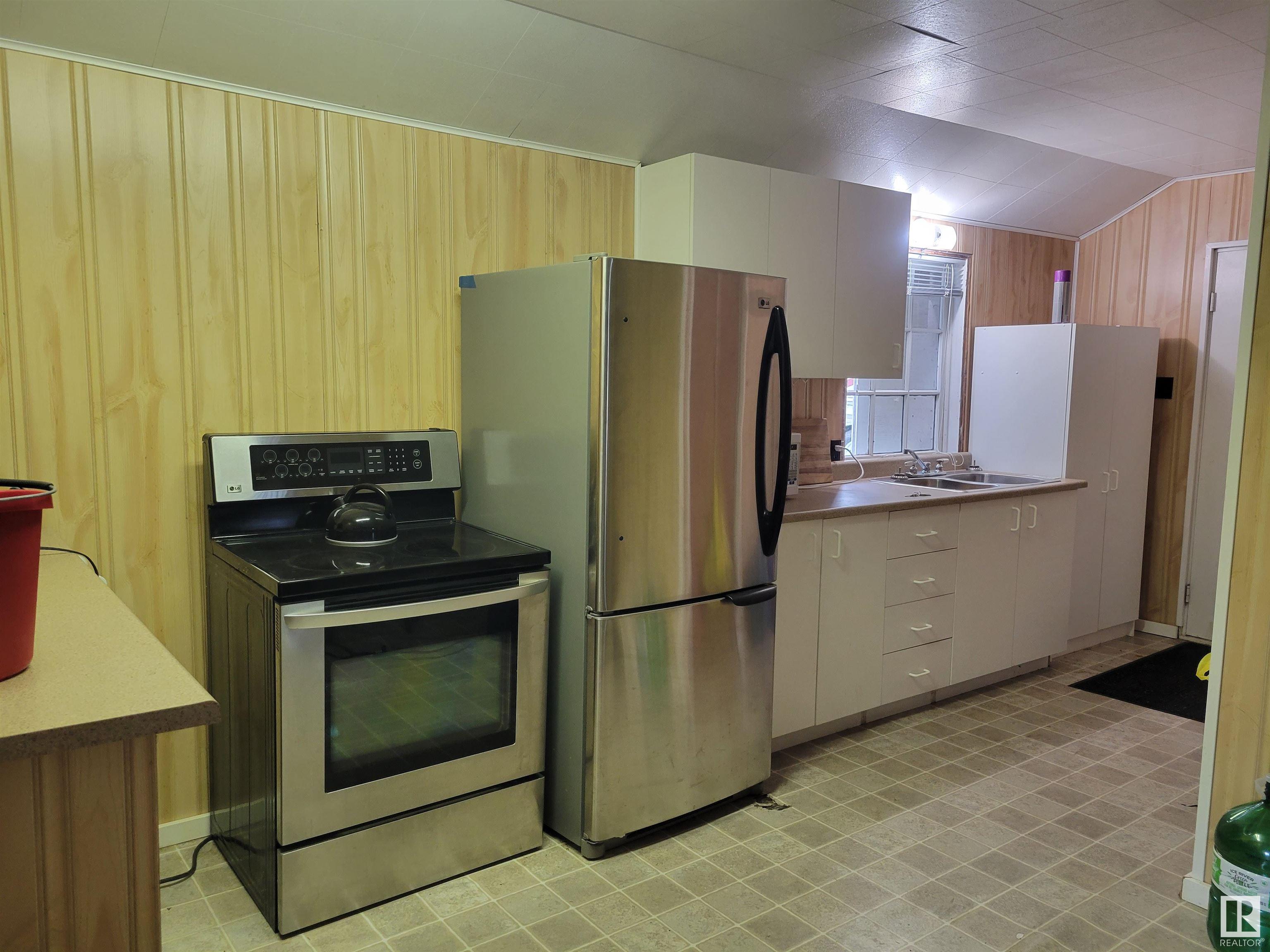      251 Lakeshore DR , Rural Lac Ste. Anne County,  ,T0E 1V0 ;  Listing Number: MLS E4417444