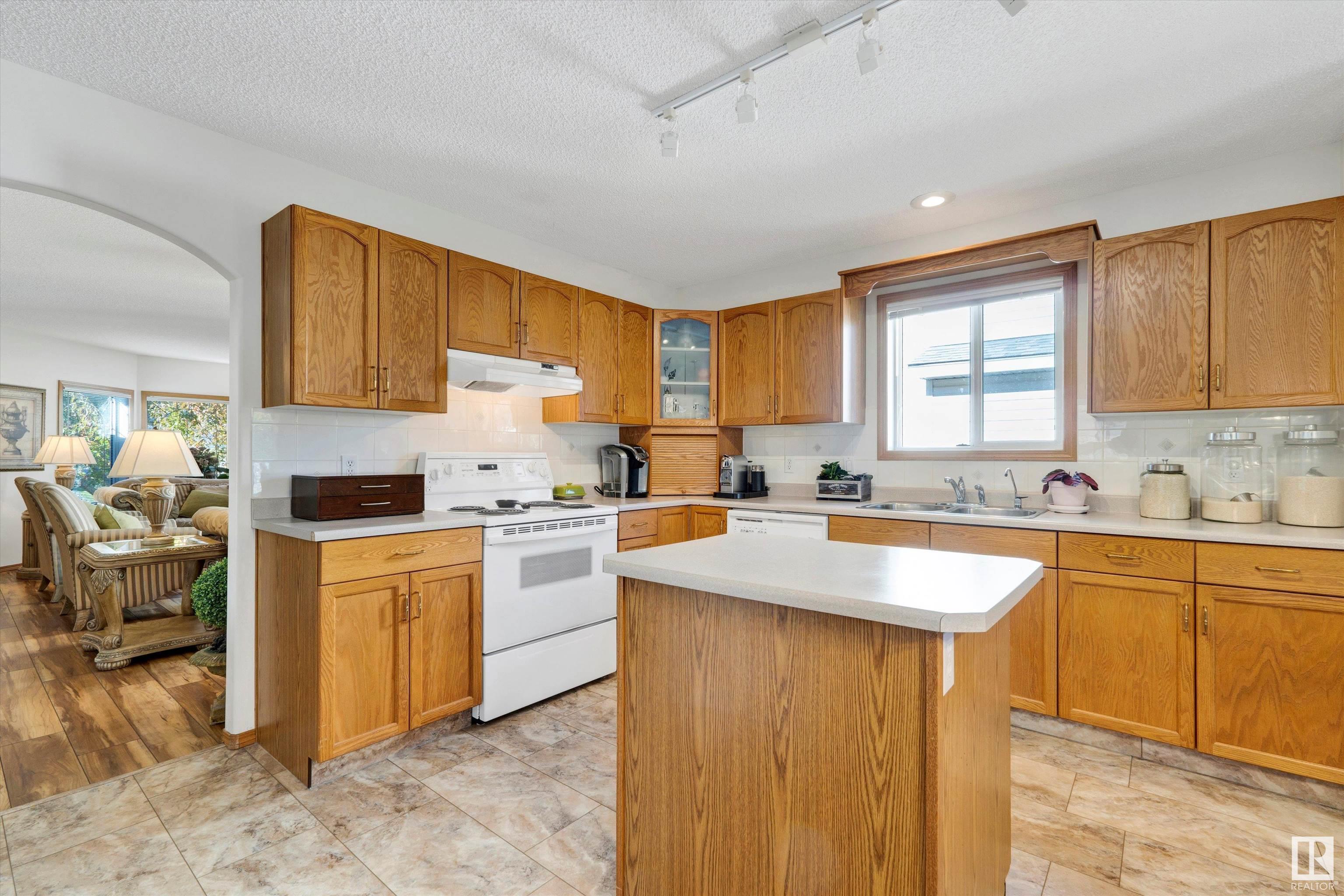      5 OAKVIEW CR , St. Albert,  ,T8N 6H8 ;  Listing Number: MLS E4417445