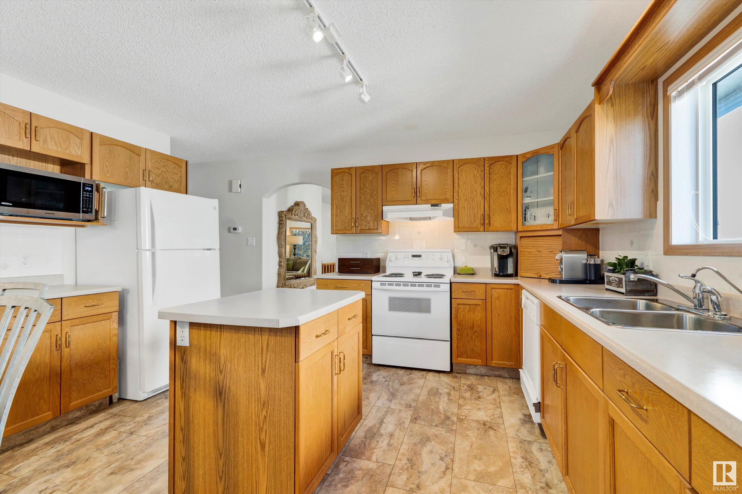     5 OAKVIEW CR , St. Albert,  ,T8N 6H8 ;  Listing Number: MLS E4417445