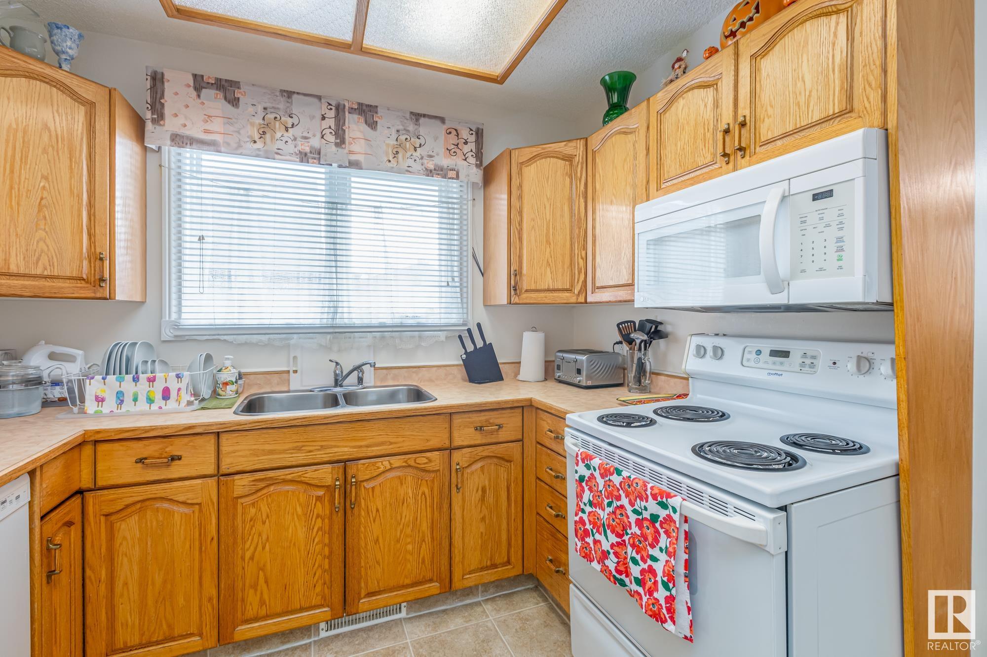      7607 128 AV NW , Edmonton,  ,T5C 1T3 ;  Listing Number: MLS E4417451
