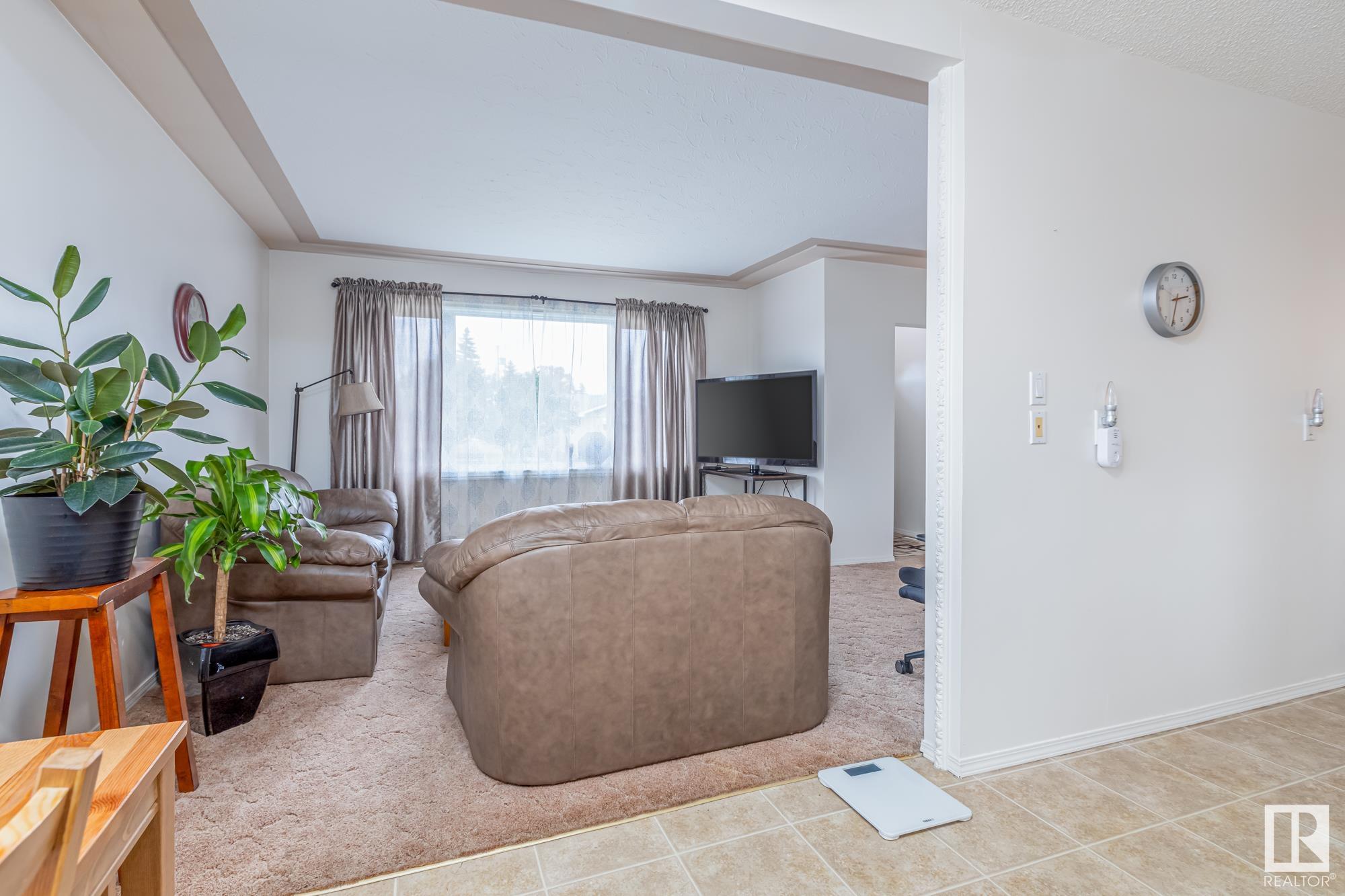      7607 128 AV NW , Edmonton,  ,T5C 1T3 ;  Listing Number: MLS E4417451