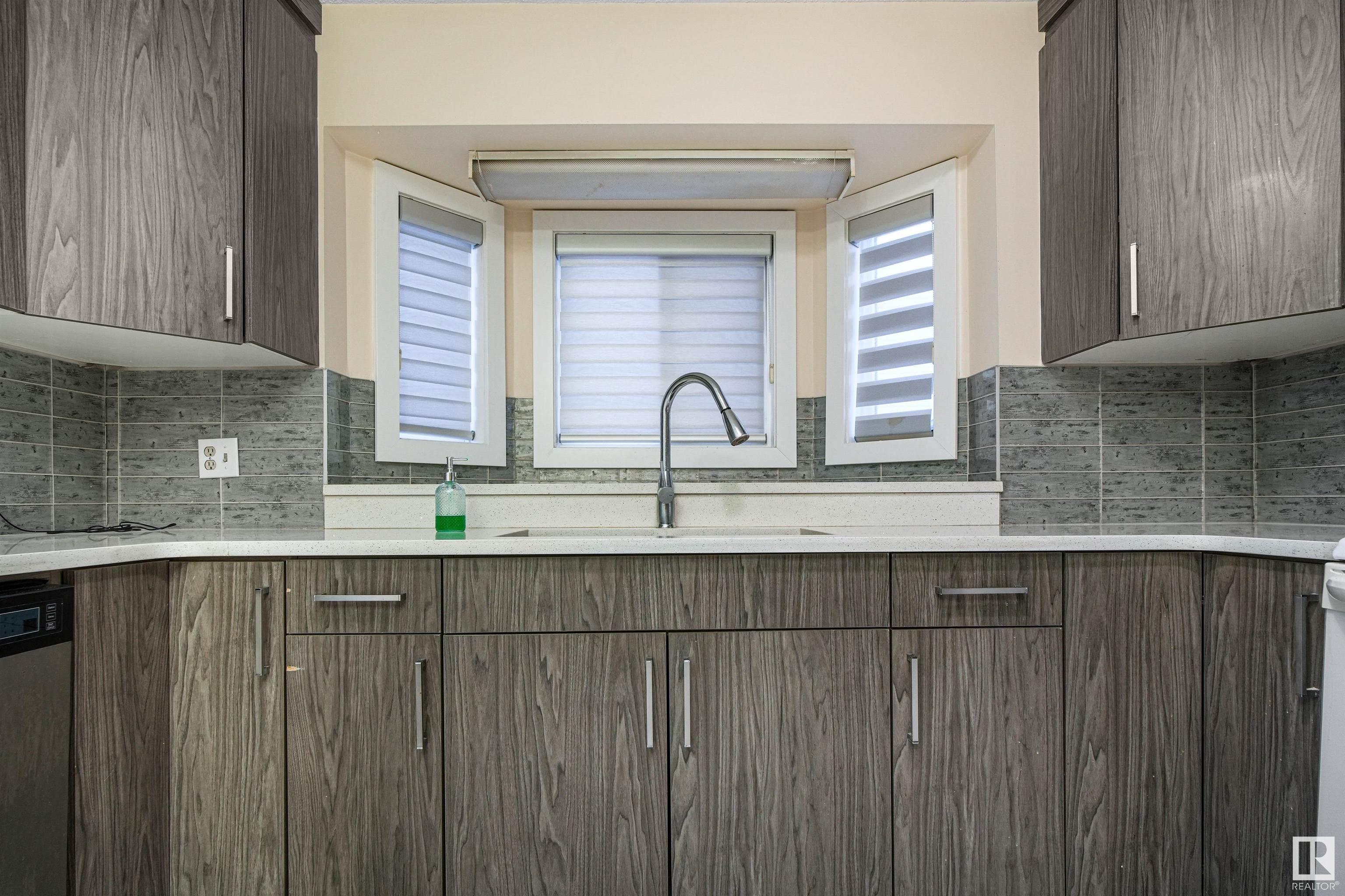      1207 54 ST NW , Edmonton,  ,T6L 6J7 ;  Listing Number: MLS E4417524