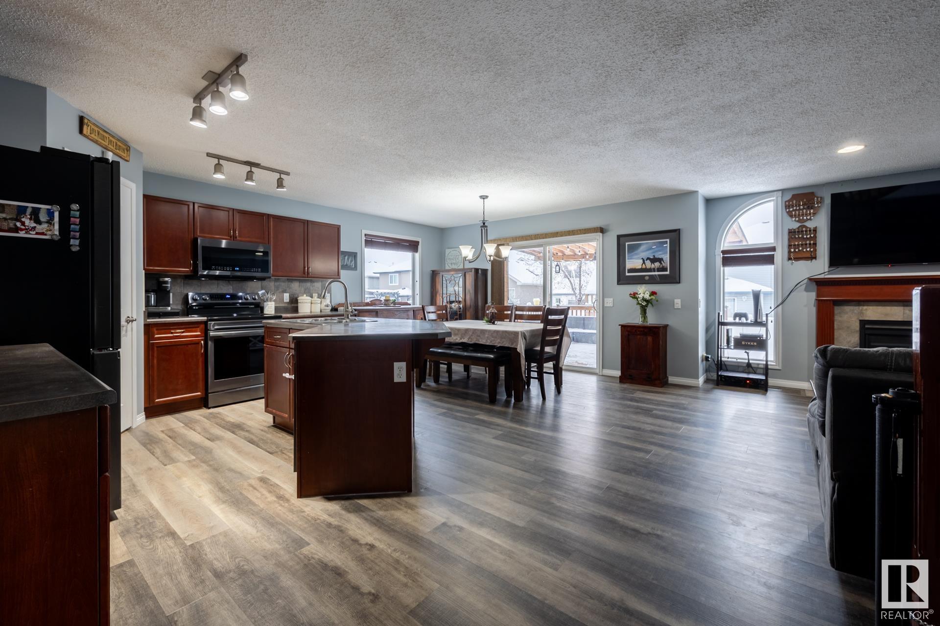      16215 48 ST NW , Edmonton,  ,T5Y 3H6 ;  Listing Number: MLS E4417584