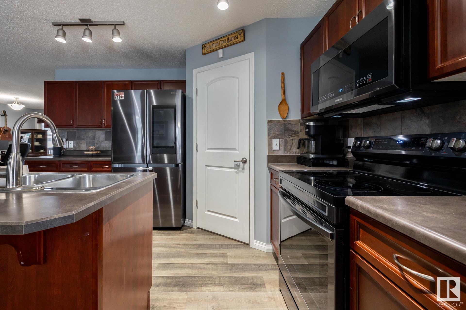      16215 48 ST NW , Edmonton,  ,T5Y 3H6 ;  Listing Number: MLS E4417584