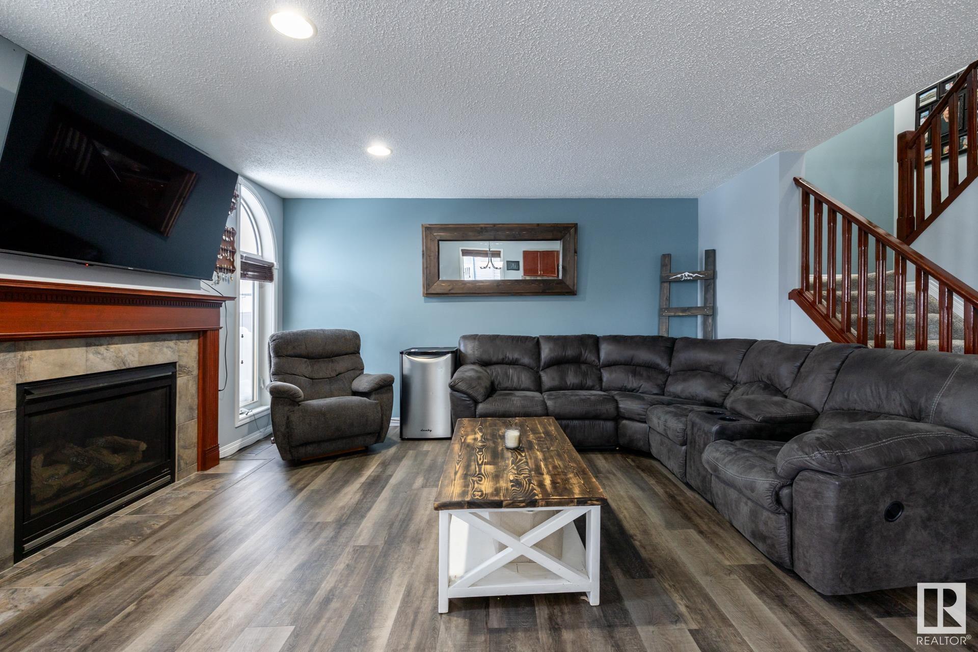      16215 48 ST NW , Edmonton,  ,T5Y 3H6 ;  Listing Number: MLS E4417584