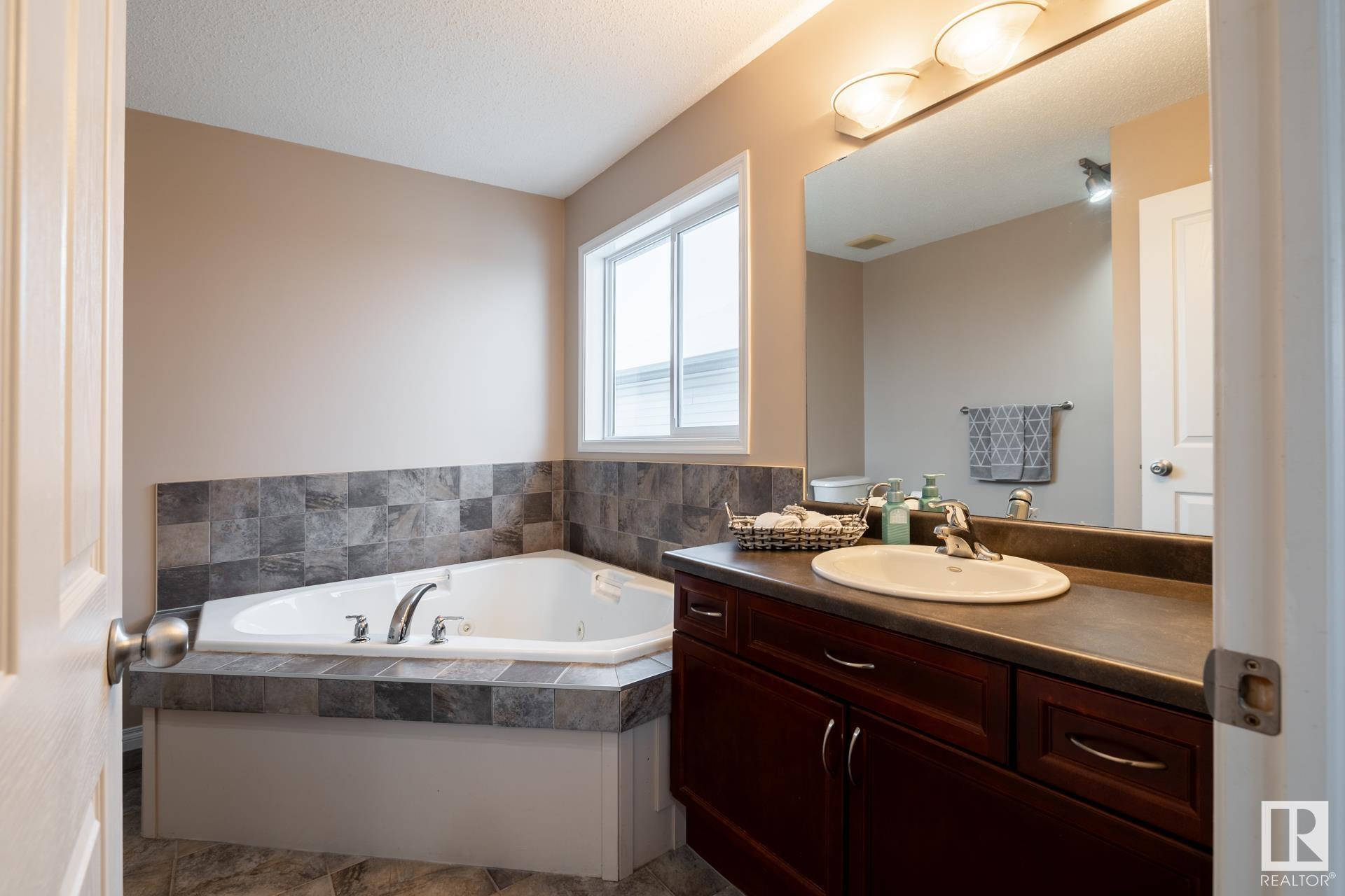      16215 48 ST NW , Edmonton,  ,T5Y 3H6 ;  Listing Number: MLS E4417584