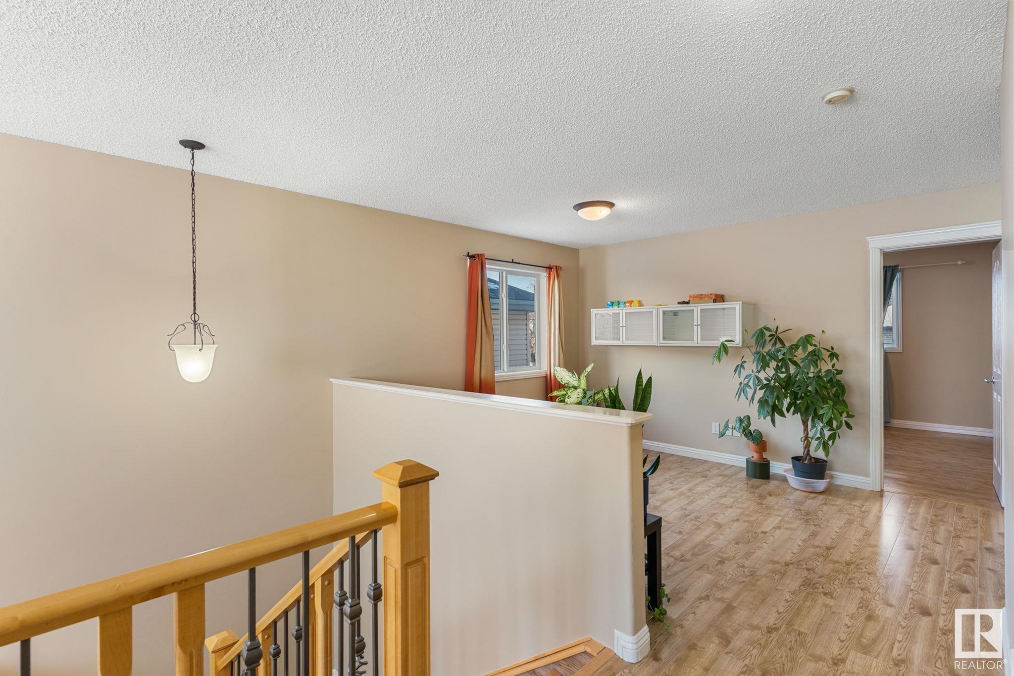      2615 HANNA CR NW , Edmonton,  ,T6R 3C9 ;  Listing Number: MLS E4417605