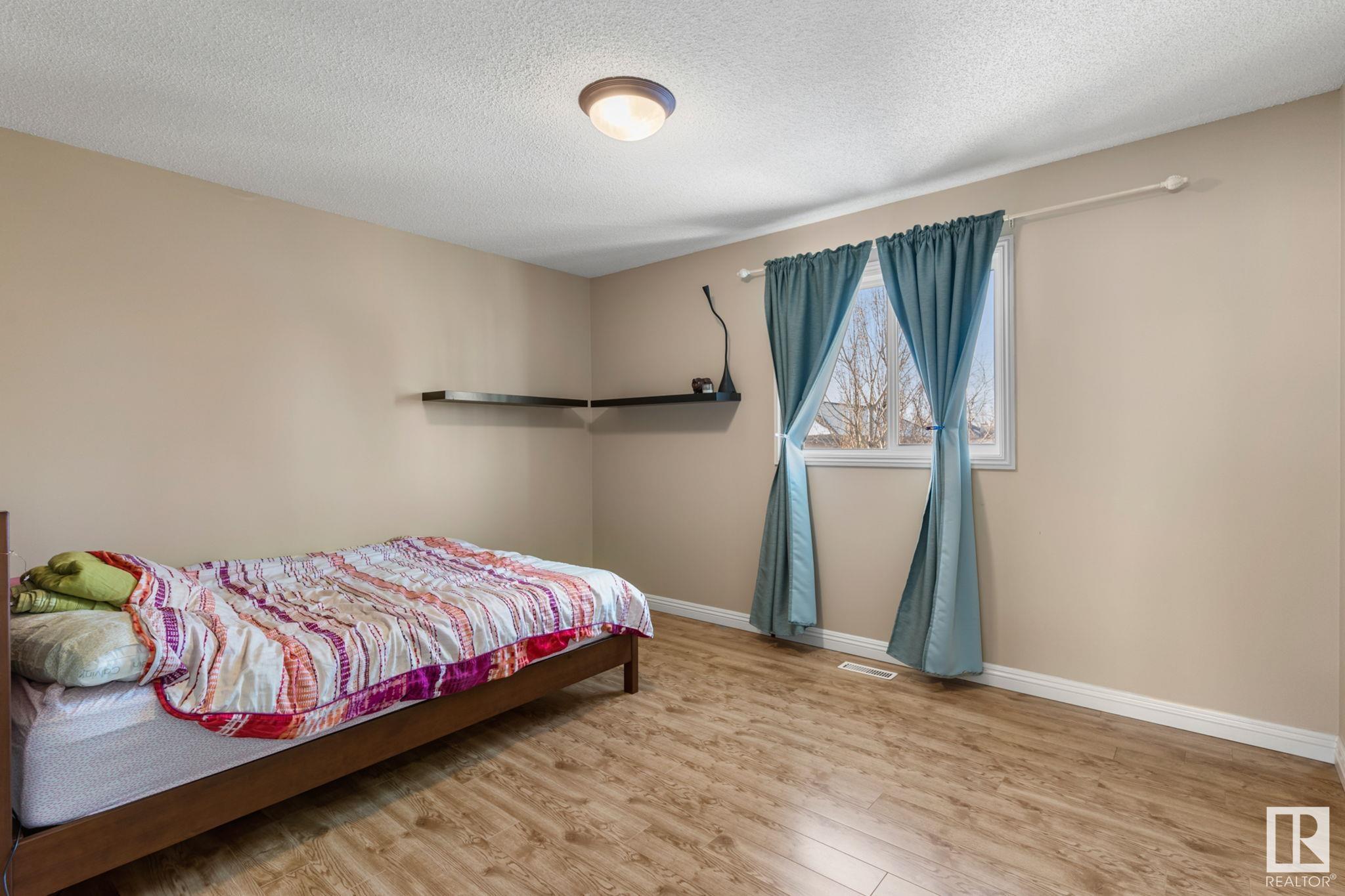      2615 HANNA CR NW , Edmonton,  ,T6R 3C9 ;  Listing Number: MLS E4417605