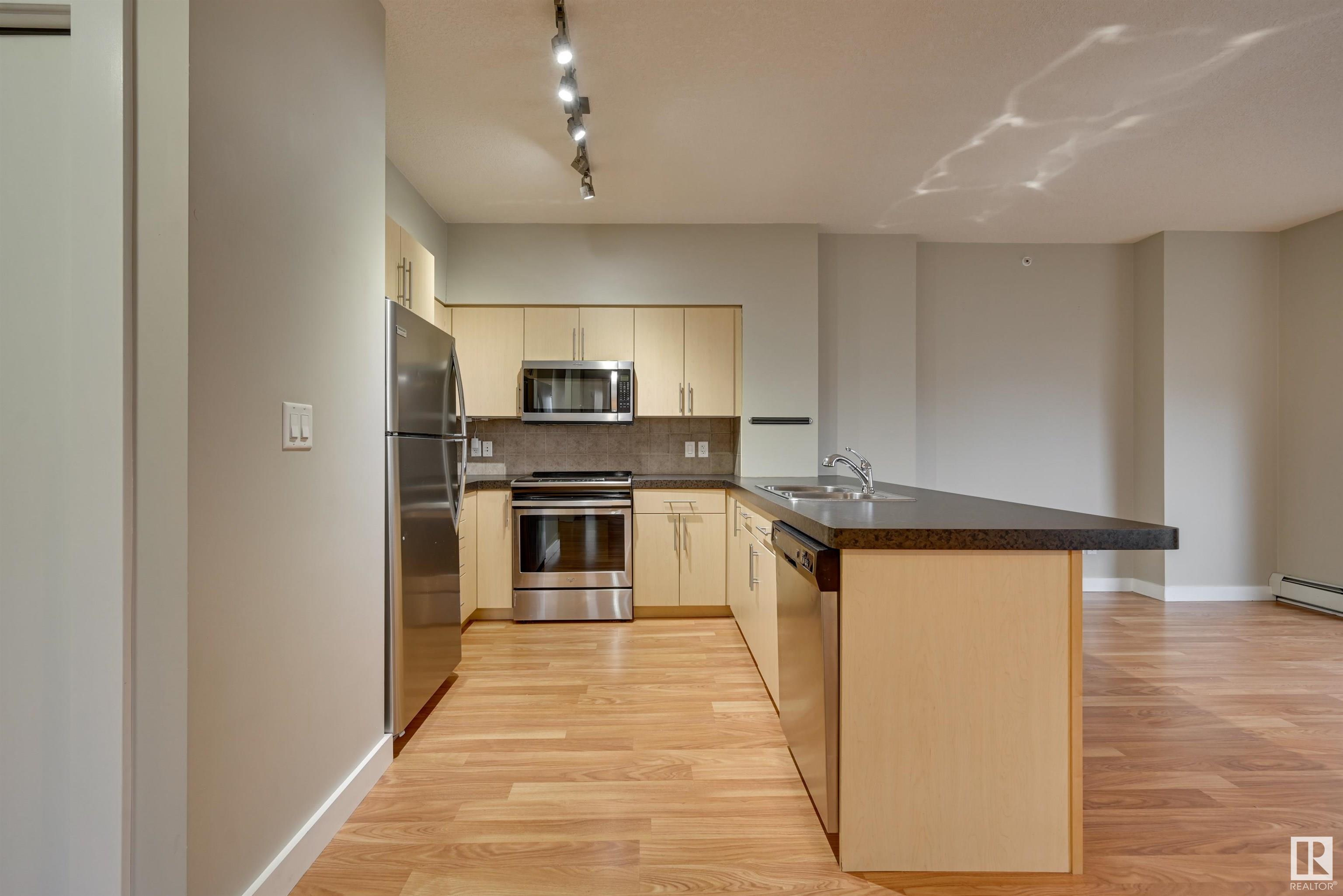      #1005 10136 104 ST NW , Edmonton,  ,T5J 0B5 ;  Listing Number: MLS E4417675