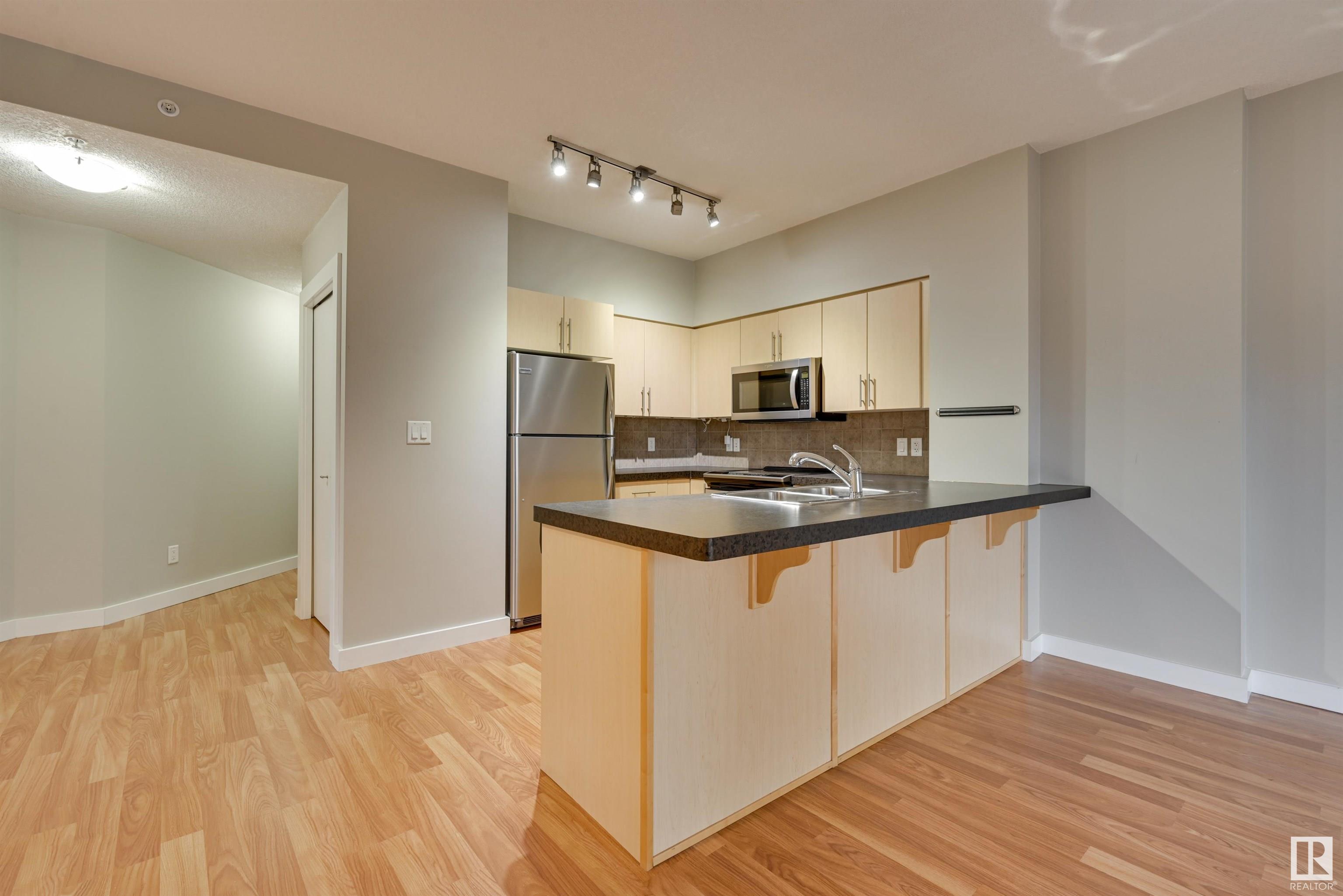      #1005 10136 104 ST NW , Edmonton,  ,T5J 0B5 ;  Listing Number: MLS E4417675