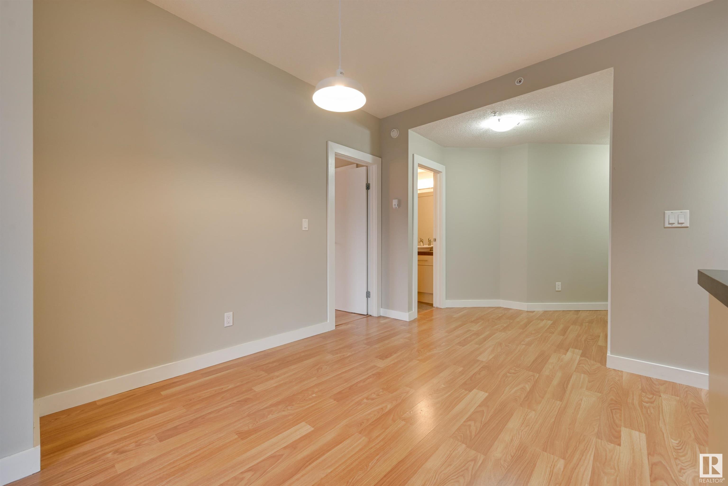      #1005 10136 104 ST NW , Edmonton,  ,T5J 0B5 ;  Listing Number: MLS E4417675