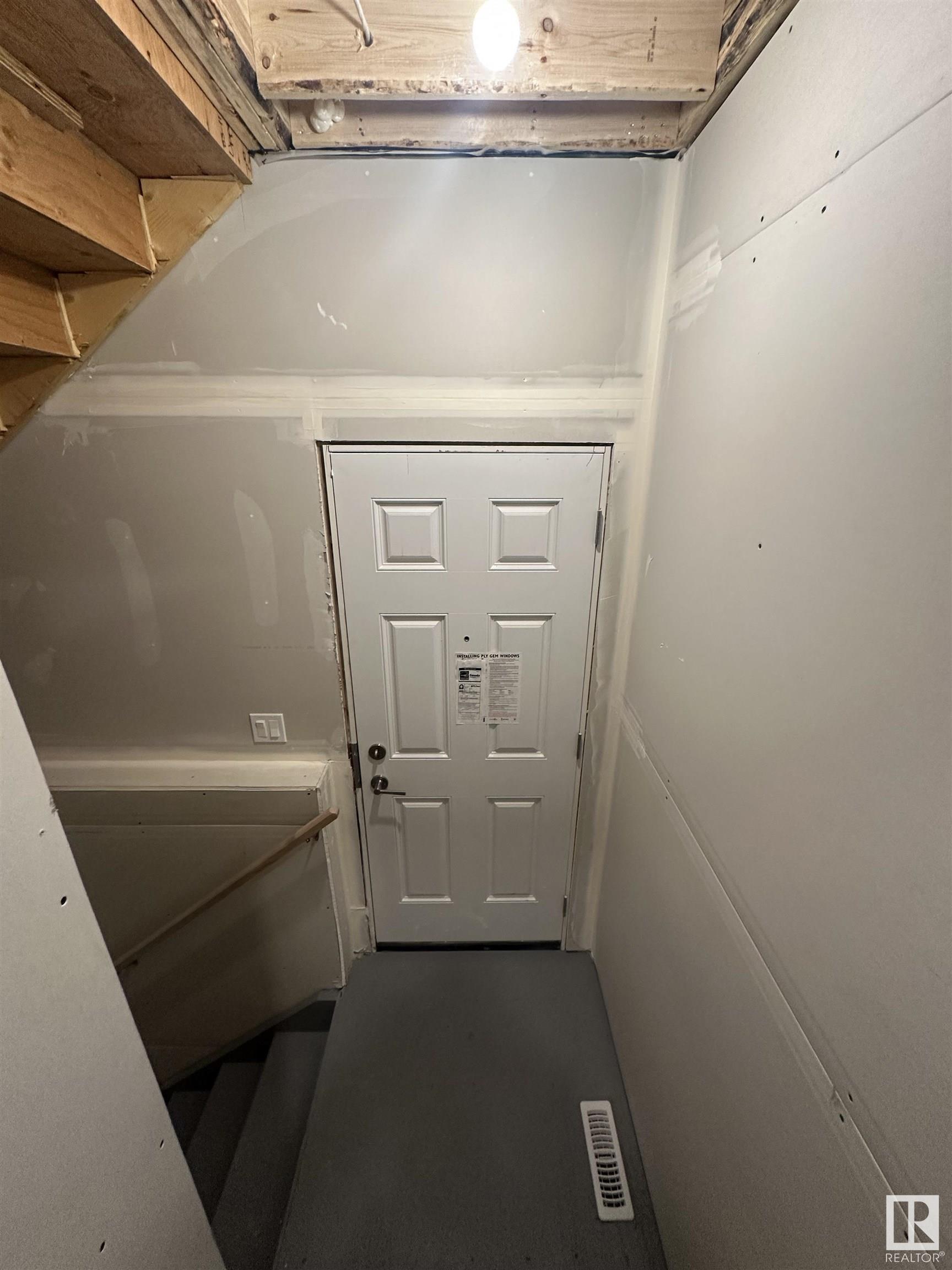      7068 182 AV NW , Edmonton,  ,T5Z 0V7 ;  Listing Number: MLS E4417710
