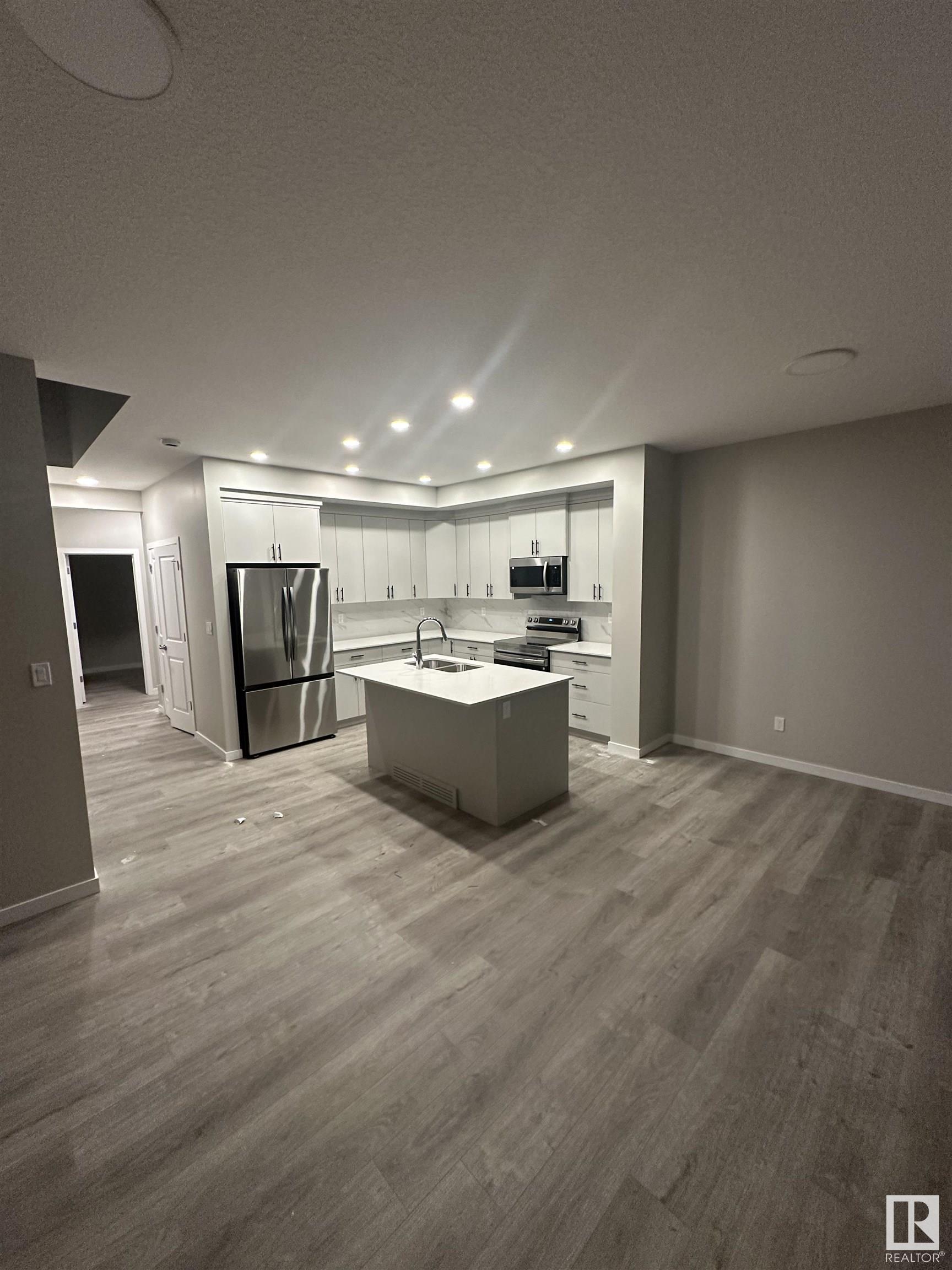      7068 182 AV NW , Edmonton,  ,T5Z 0V7 ;  Listing Number: MLS E4417710