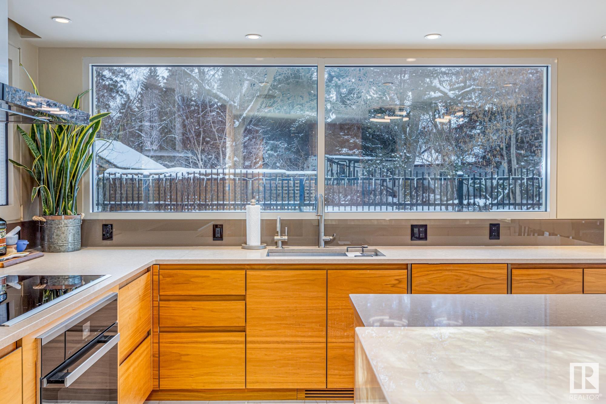      4 WHITEMUD PL NW , Edmonton,  ,T6H 5X4 ;  Listing Number: MLS E4417776