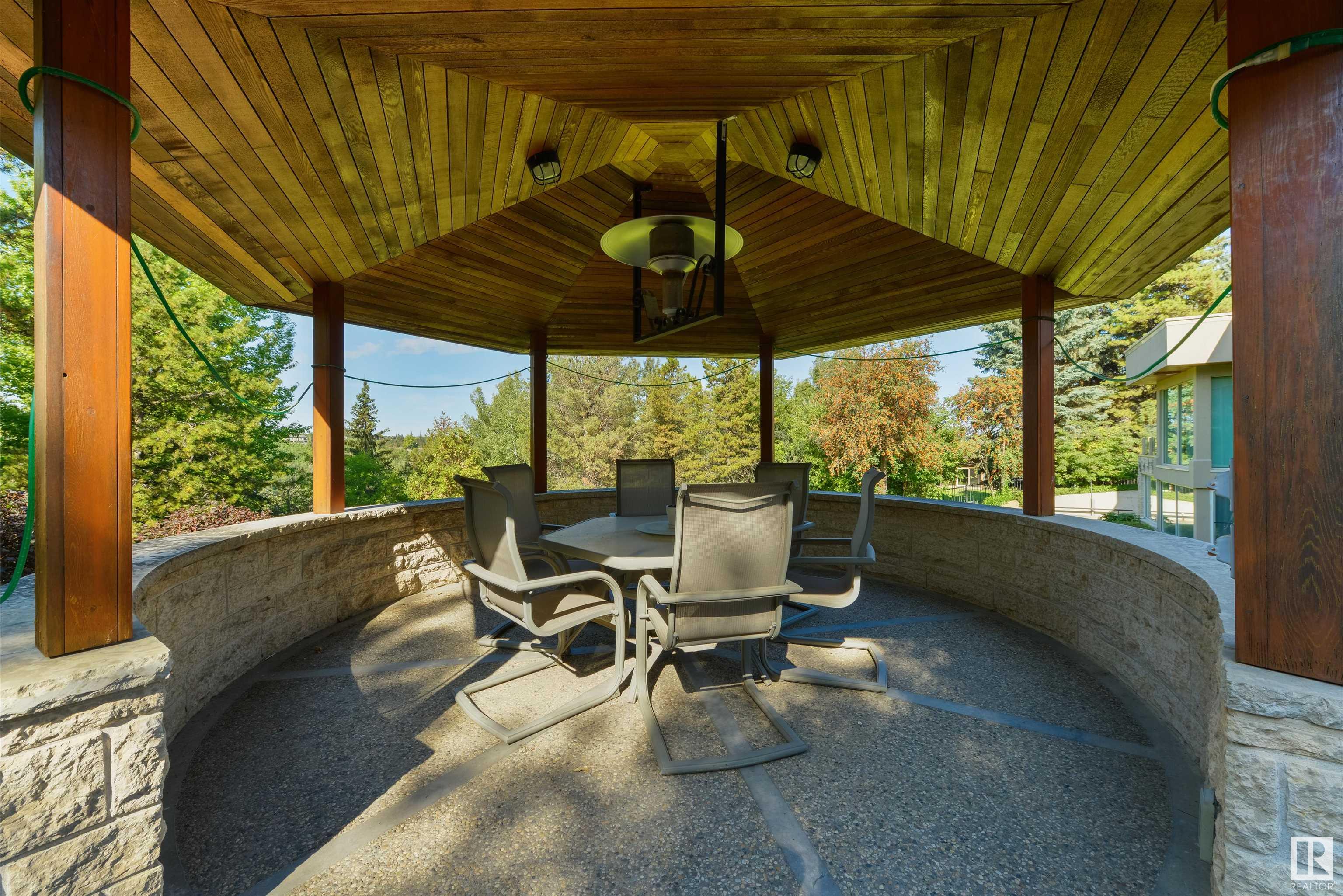     4 WHITEMUD PL NW , Edmonton,  ,T6H 5X4 ;  Listing Number: MLS E4417776
