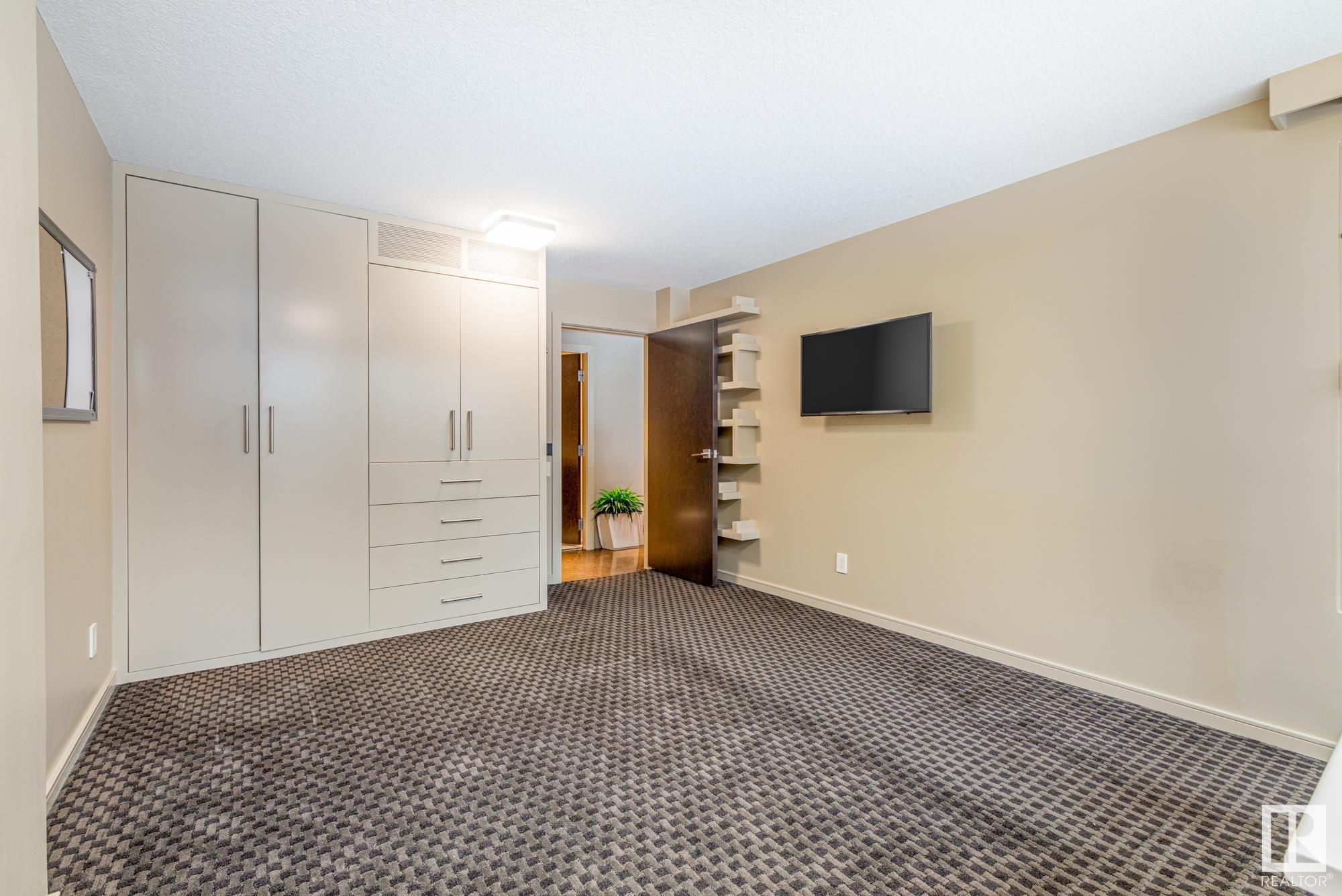      4 WHITEMUD PL NW , Edmonton,  ,T6H 5X4 ;  Listing Number: MLS E4417776