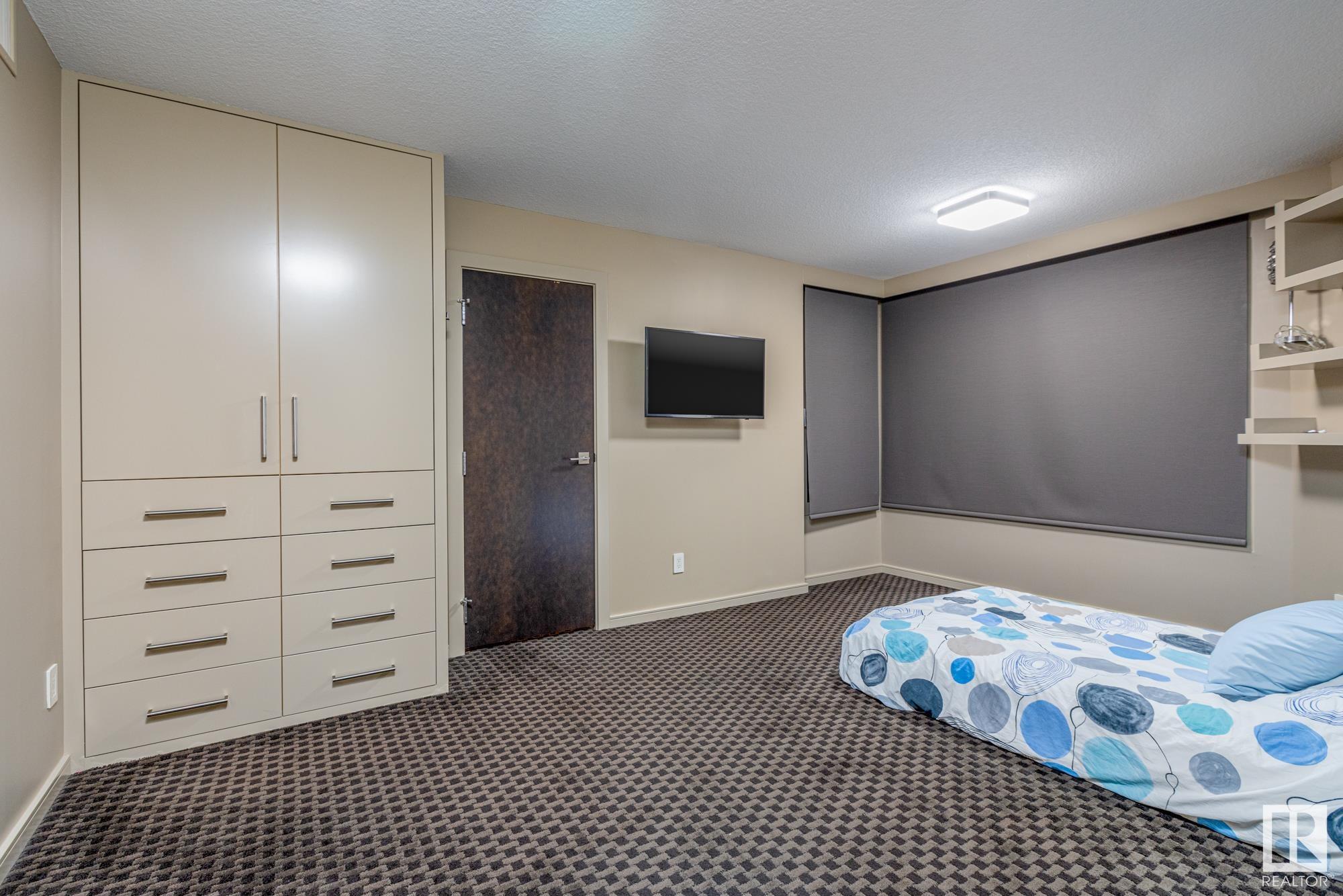      4 WHITEMUD PL NW , Edmonton,  ,T6H 5X4 ;  Listing Number: MLS E4417776